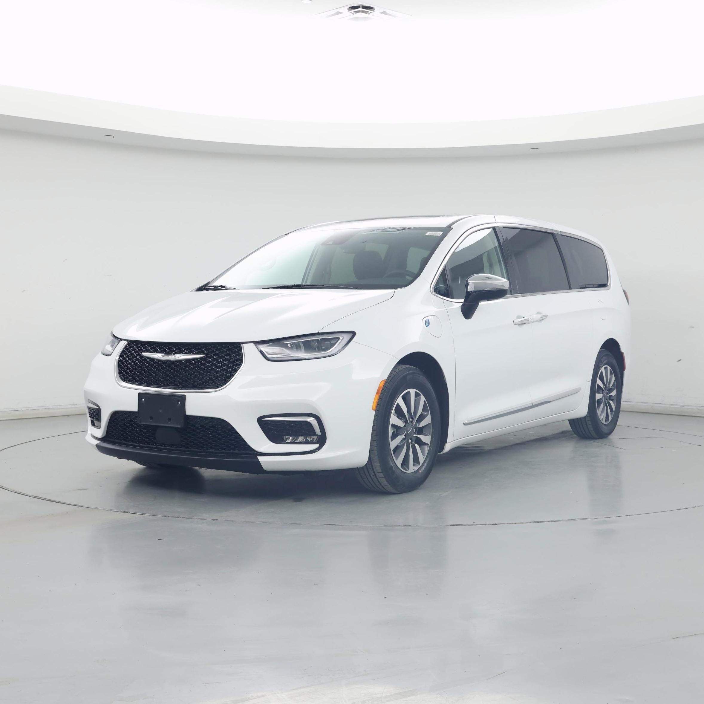 Thumbnail: 2023 Chrysler Pacifica - 4