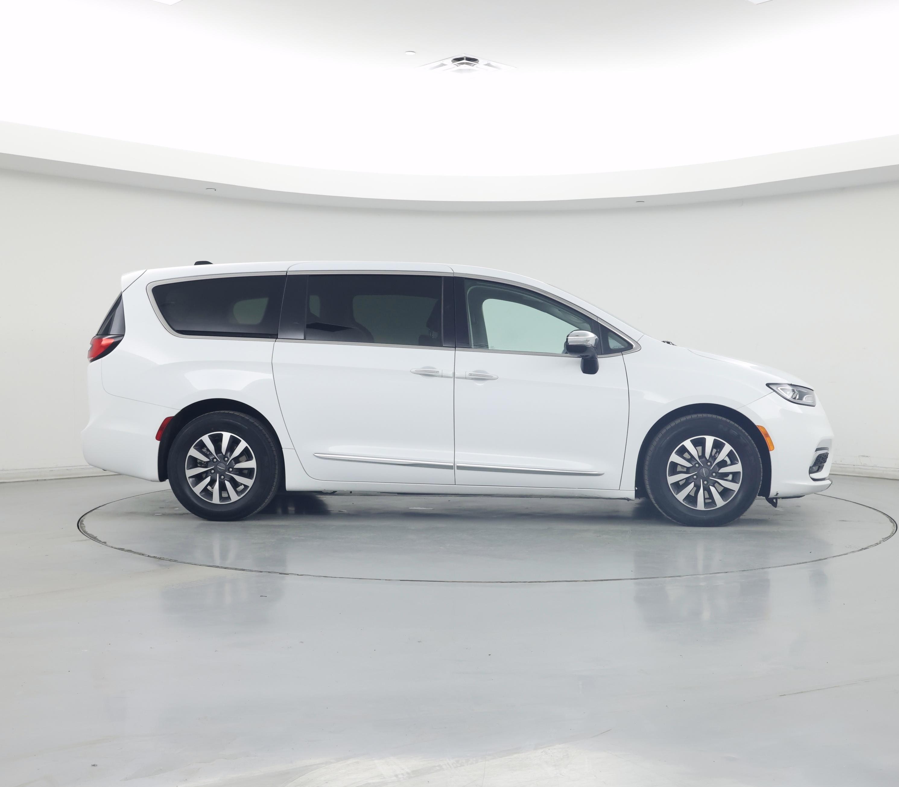 Thumbnail: 2023 Chrysler Pacifica - 7