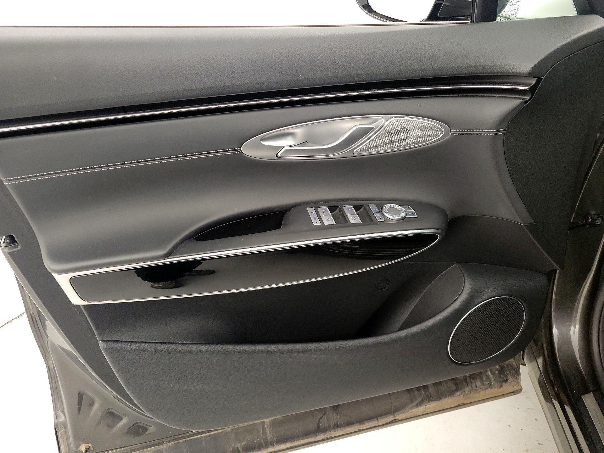 Thumbnail: 2025 Genesis GV70 - 12