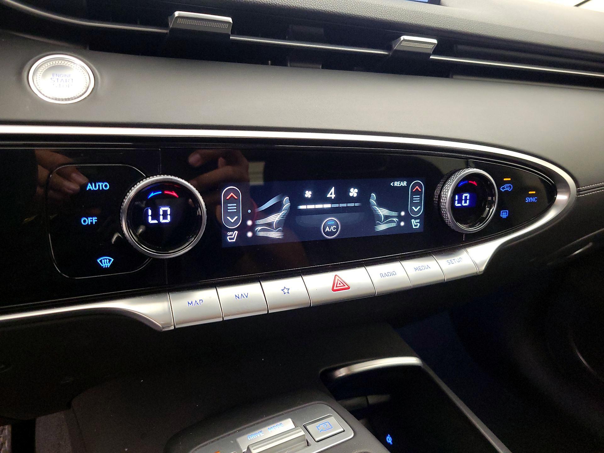 Thumbnail: 2025 Genesis GV70 - 17