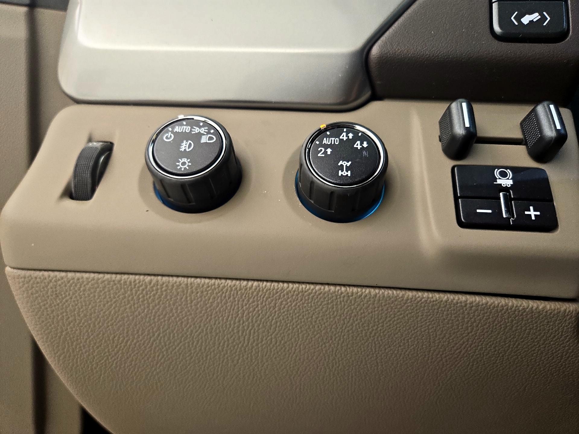 Thumbnail: 2016 Chevrolet Tahoe - 13