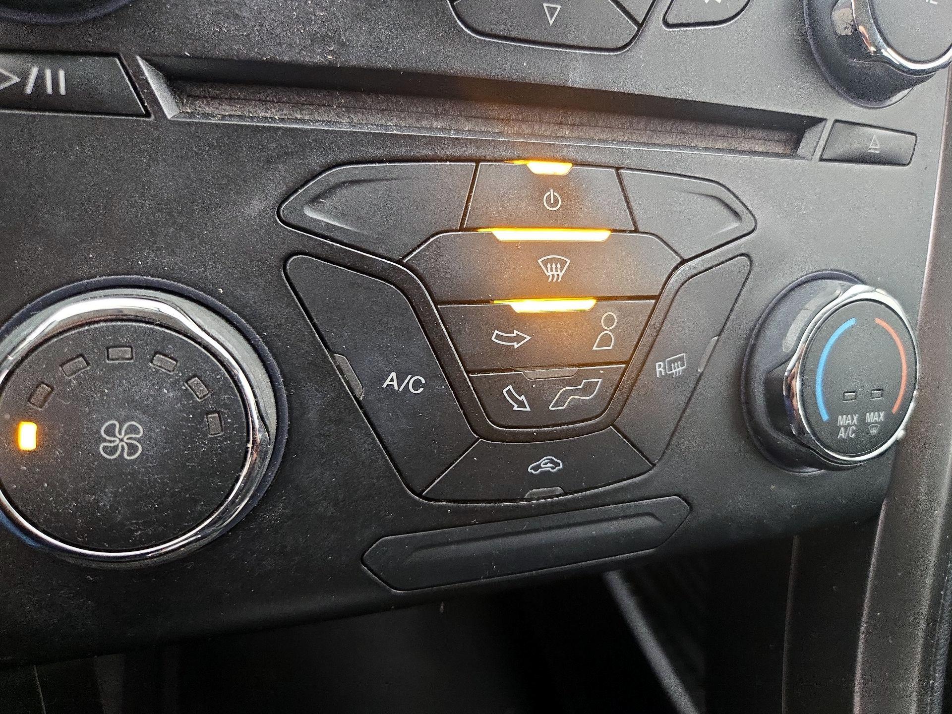 Thumbnail: 2017 Ford Fusion - 16