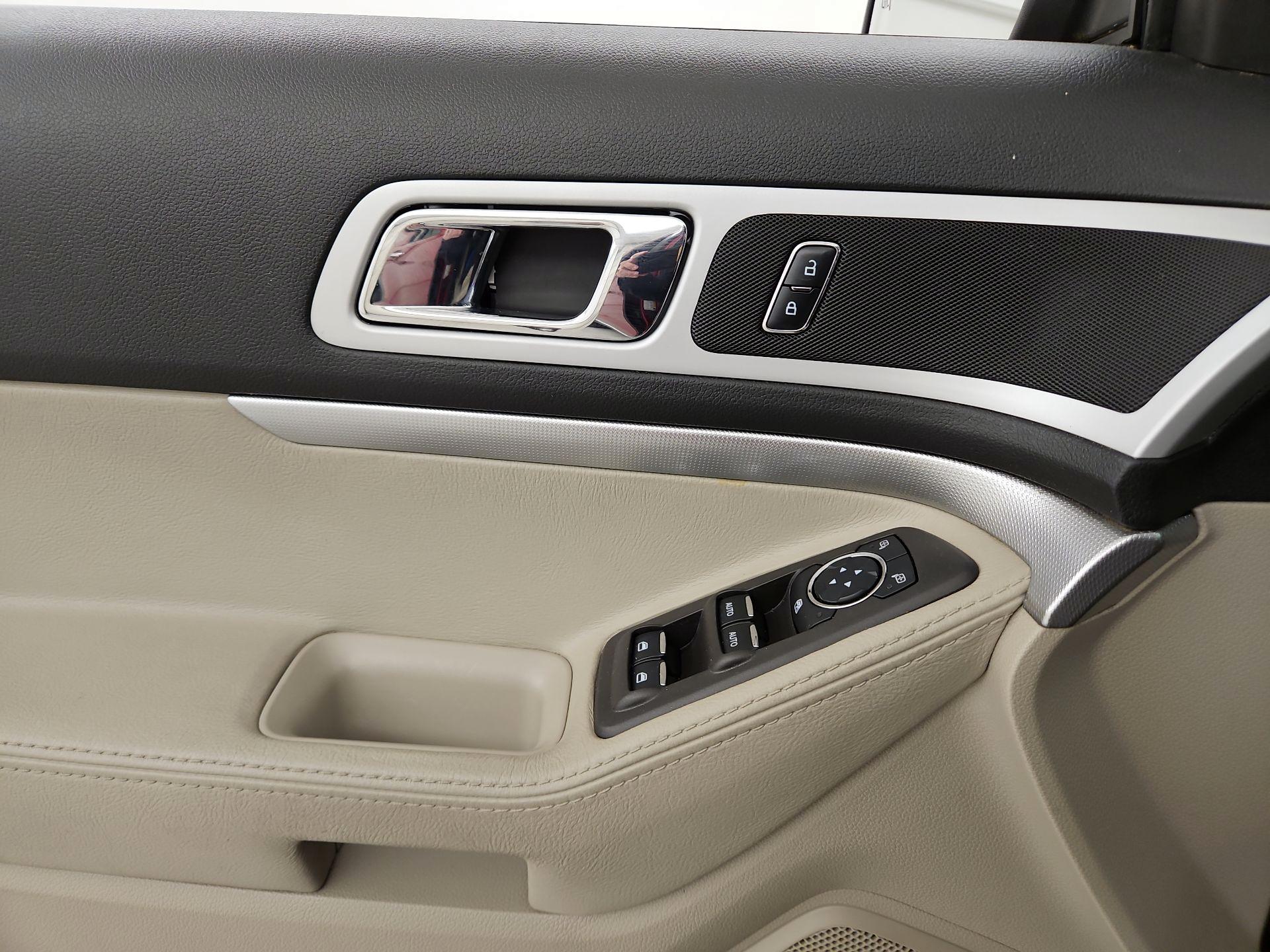 Thumbnail: 2015 Ford Explorer - 12