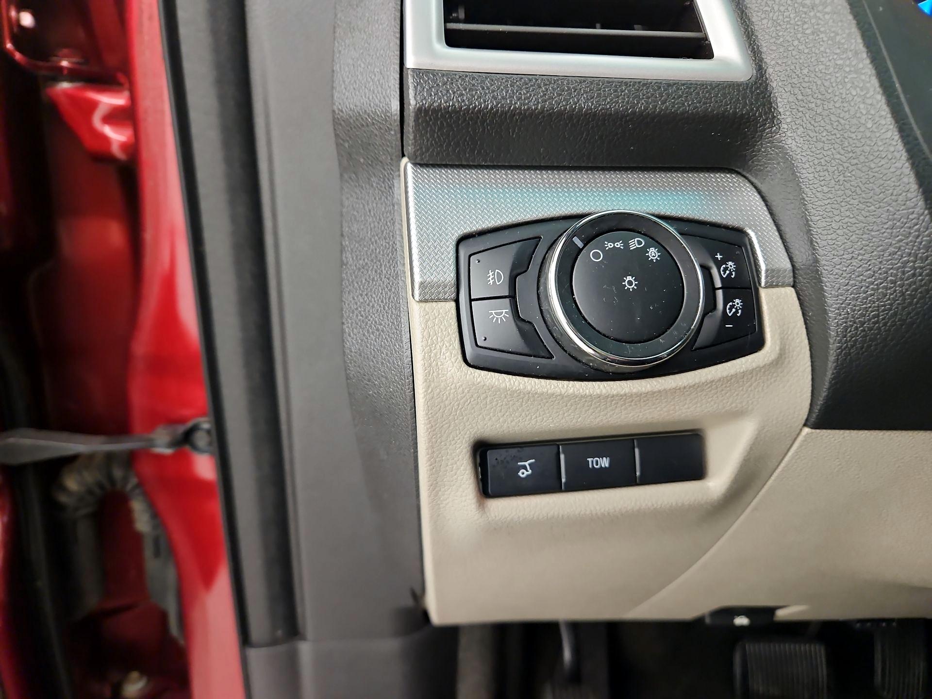 Thumbnail: 2015 Ford Explorer - 13