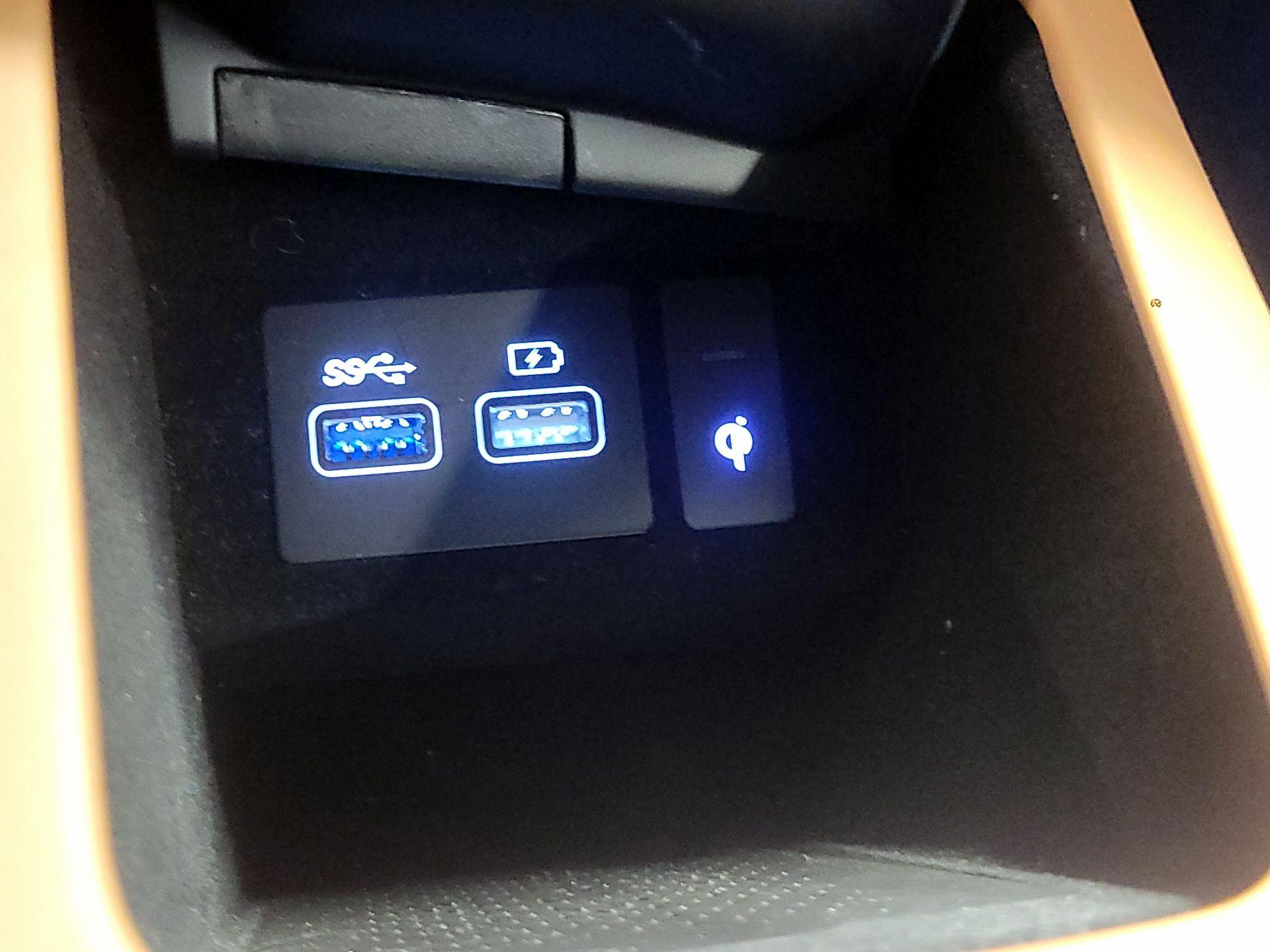 Thumbnail: 2023 Genesis GV70 - 19