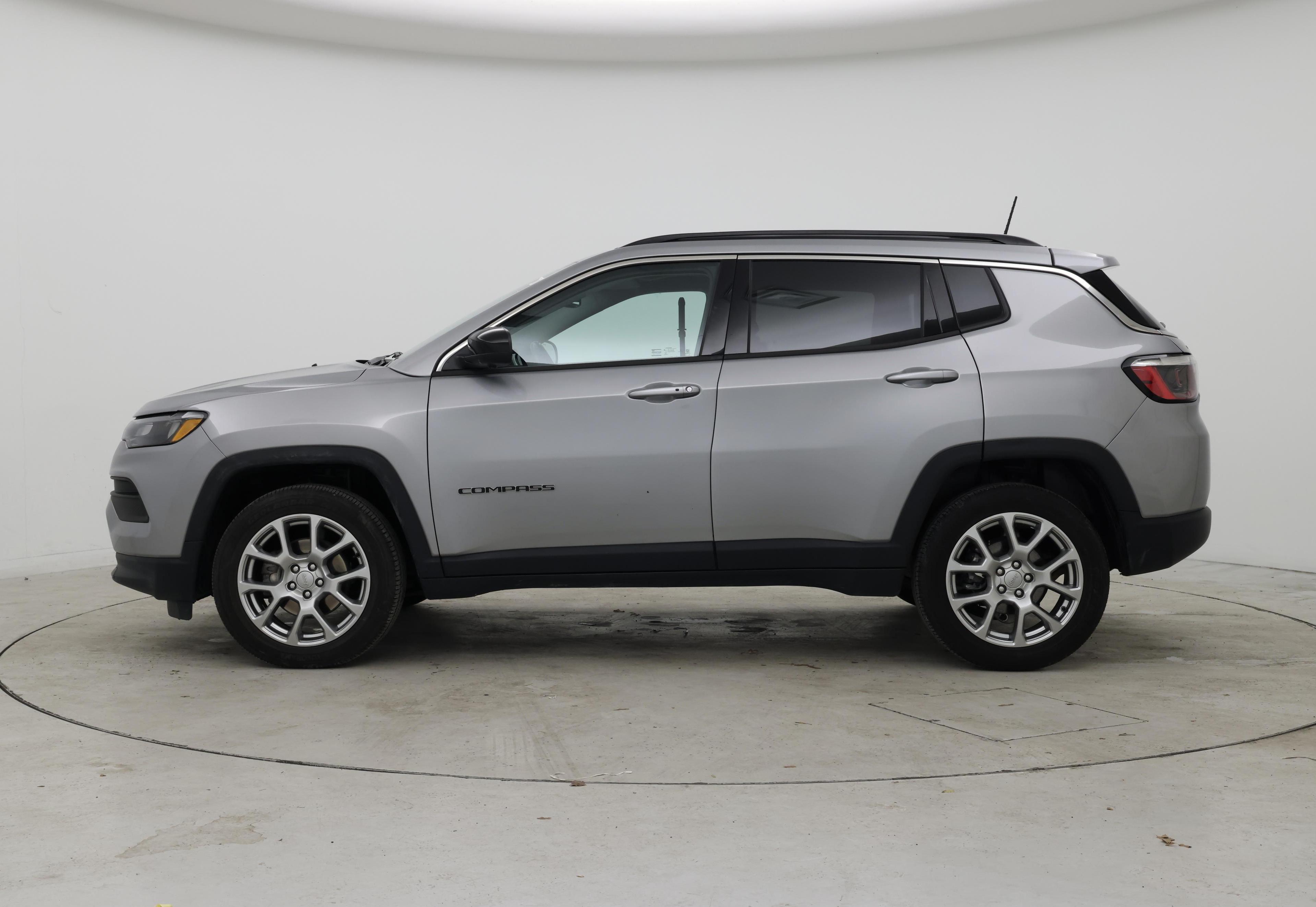 Thumbnail: 2022 Jeep Compass - 3