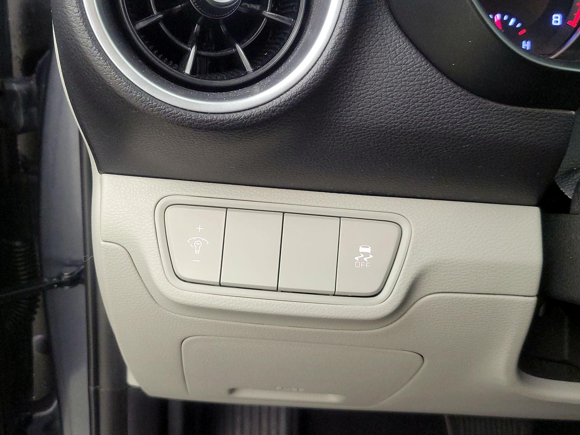 Thumbnail: 2022 Kia Forte - 13