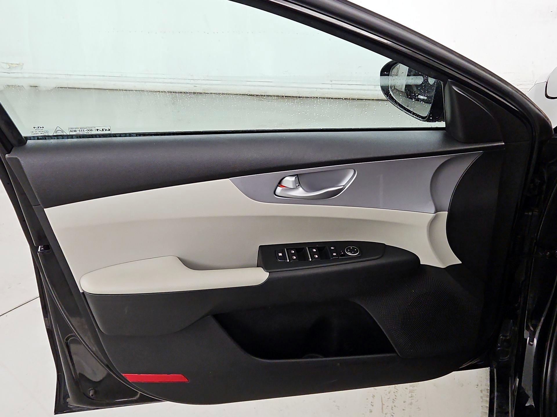 Thumbnail: 2023 Kia Forte - 12