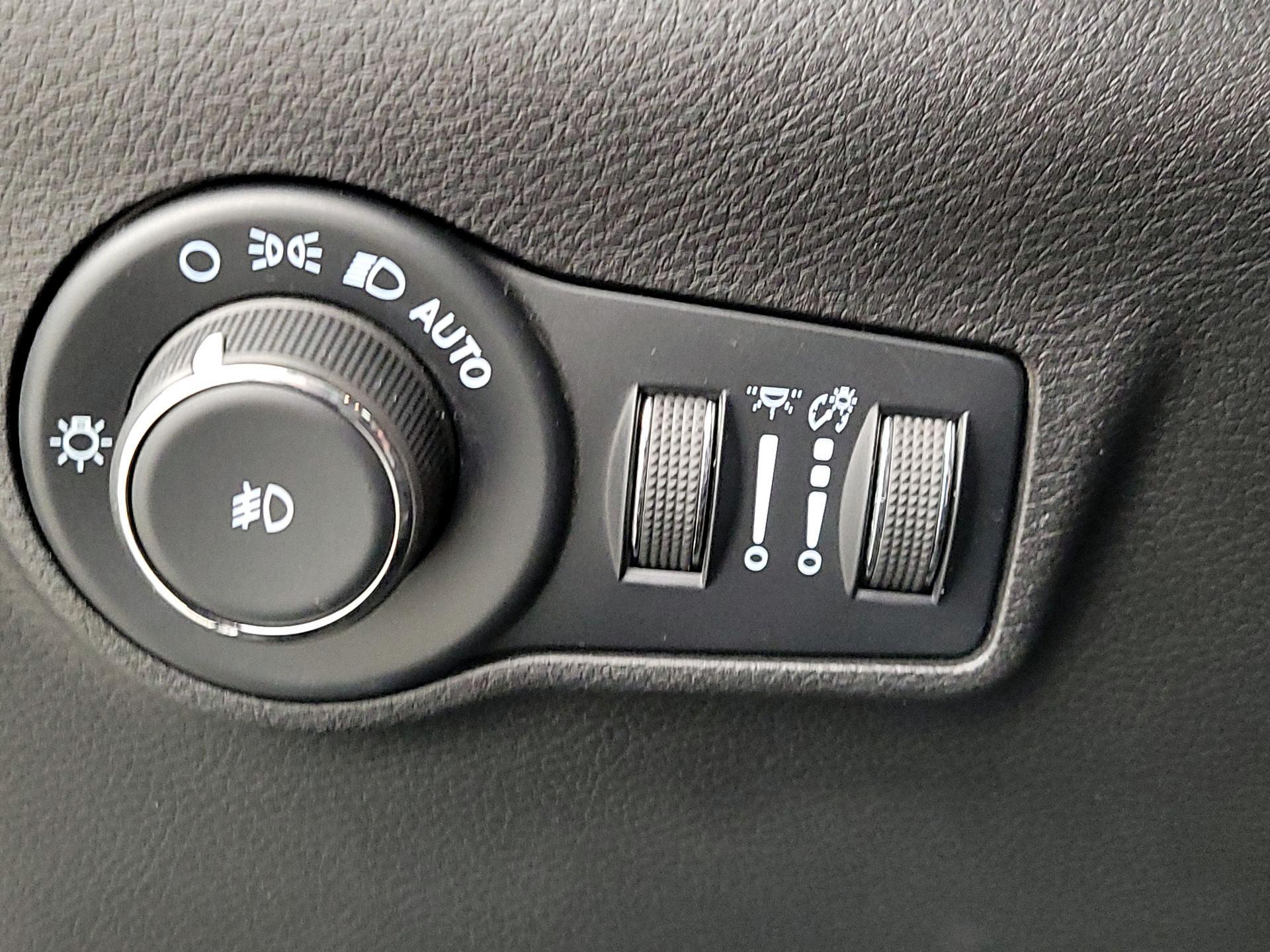 Thumbnail: 2022 Jeep Compass - 13