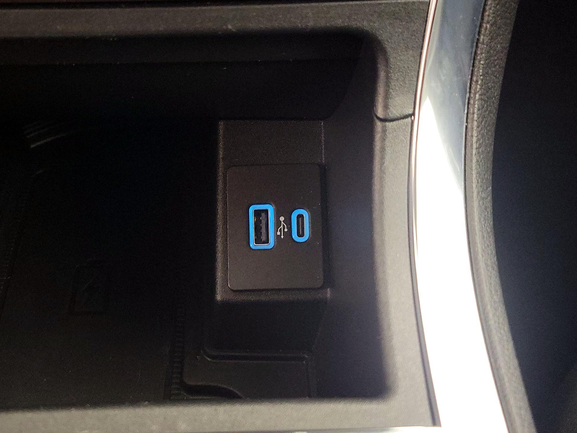 Thumbnail: 2021 Ford Edge - 19