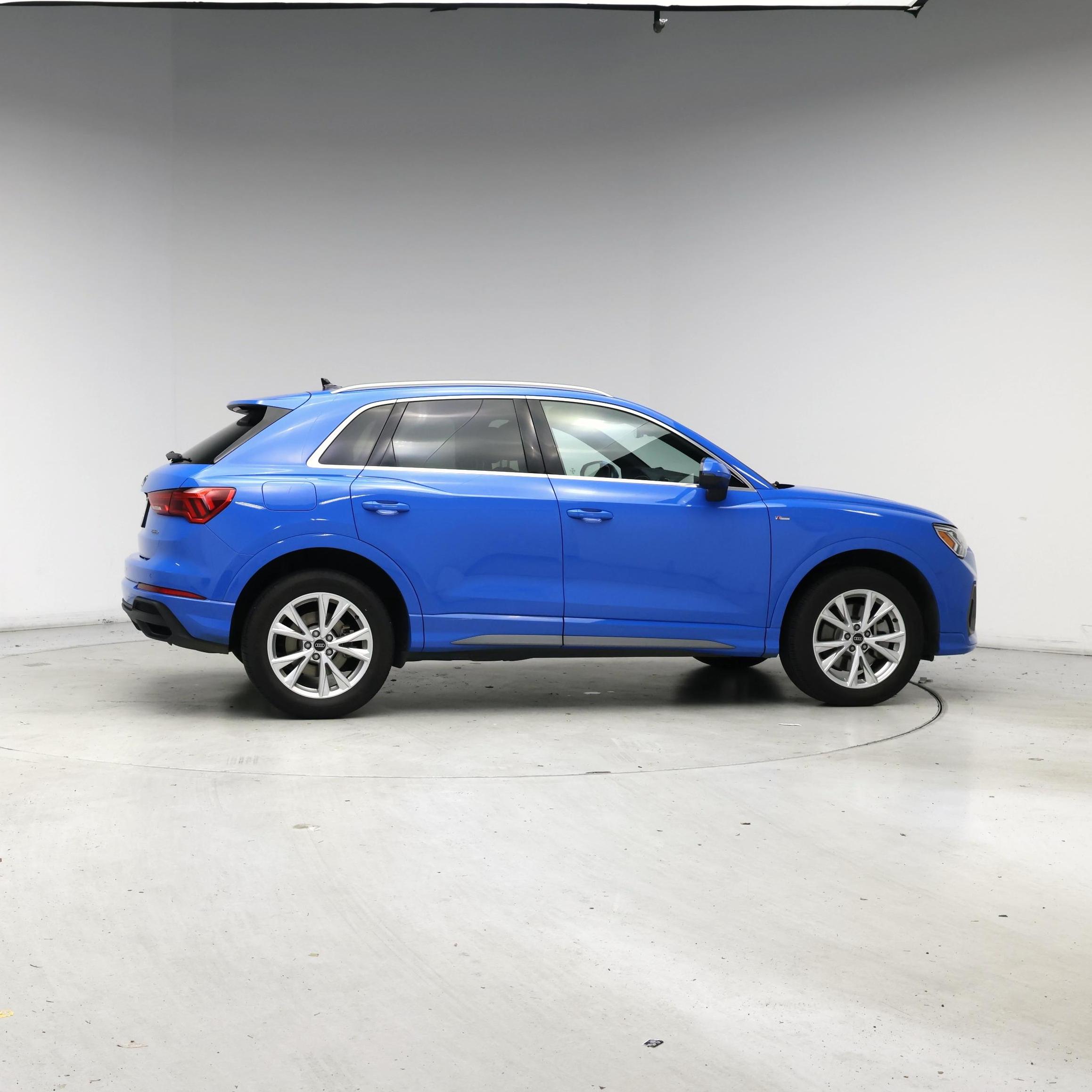 Thumbnail: 2023 Audi Q3 - 7