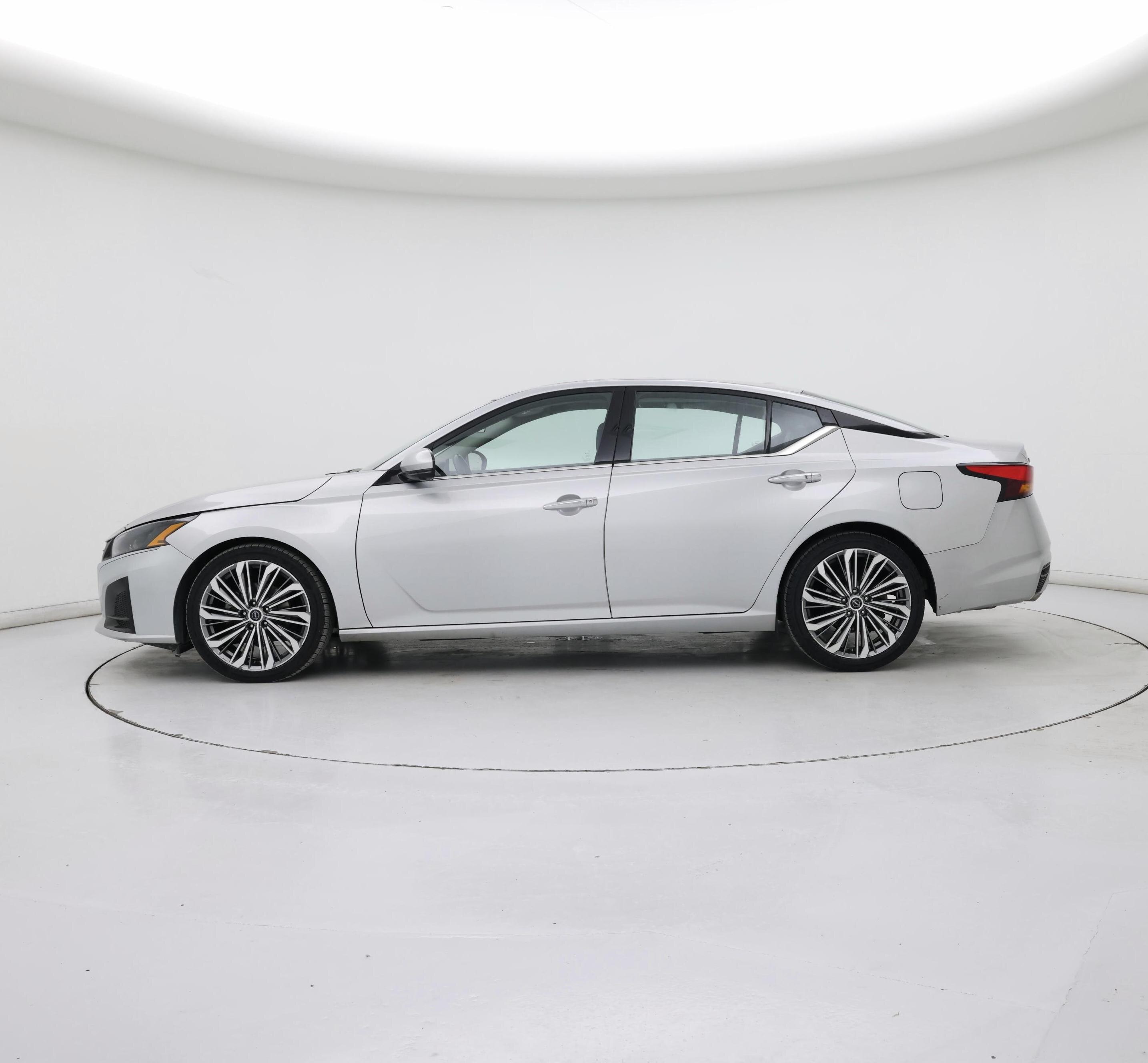 Thumbnail: 2023 Nissan Altima - 3