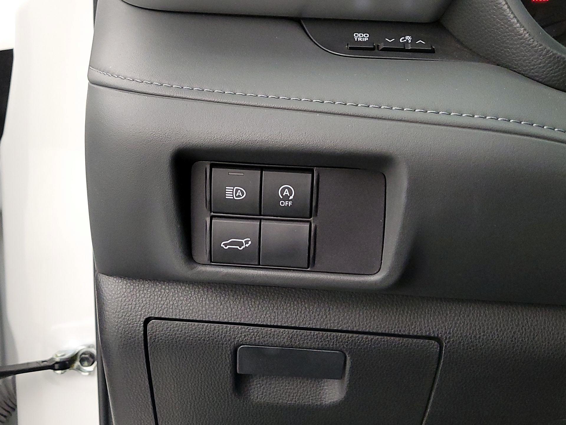 Thumbnail: 2023 Toyota Highlander - 13