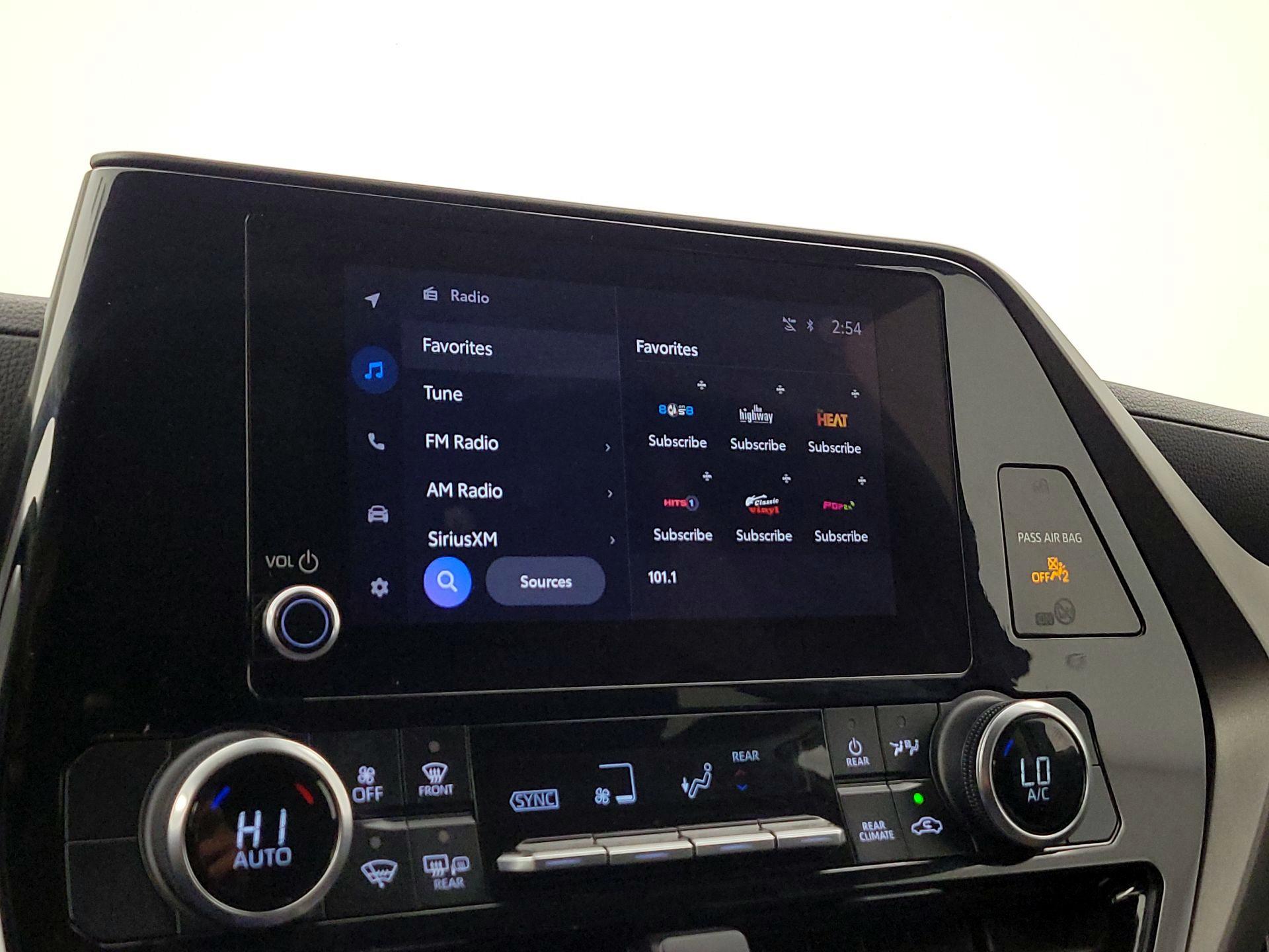 Thumbnail: 2023 Toyota Highlander - 15