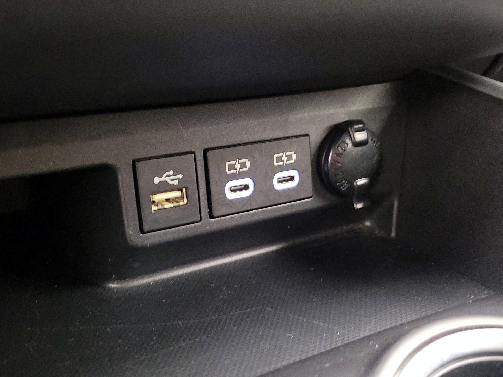 Thumbnail: 2023 Toyota Highlander - 18