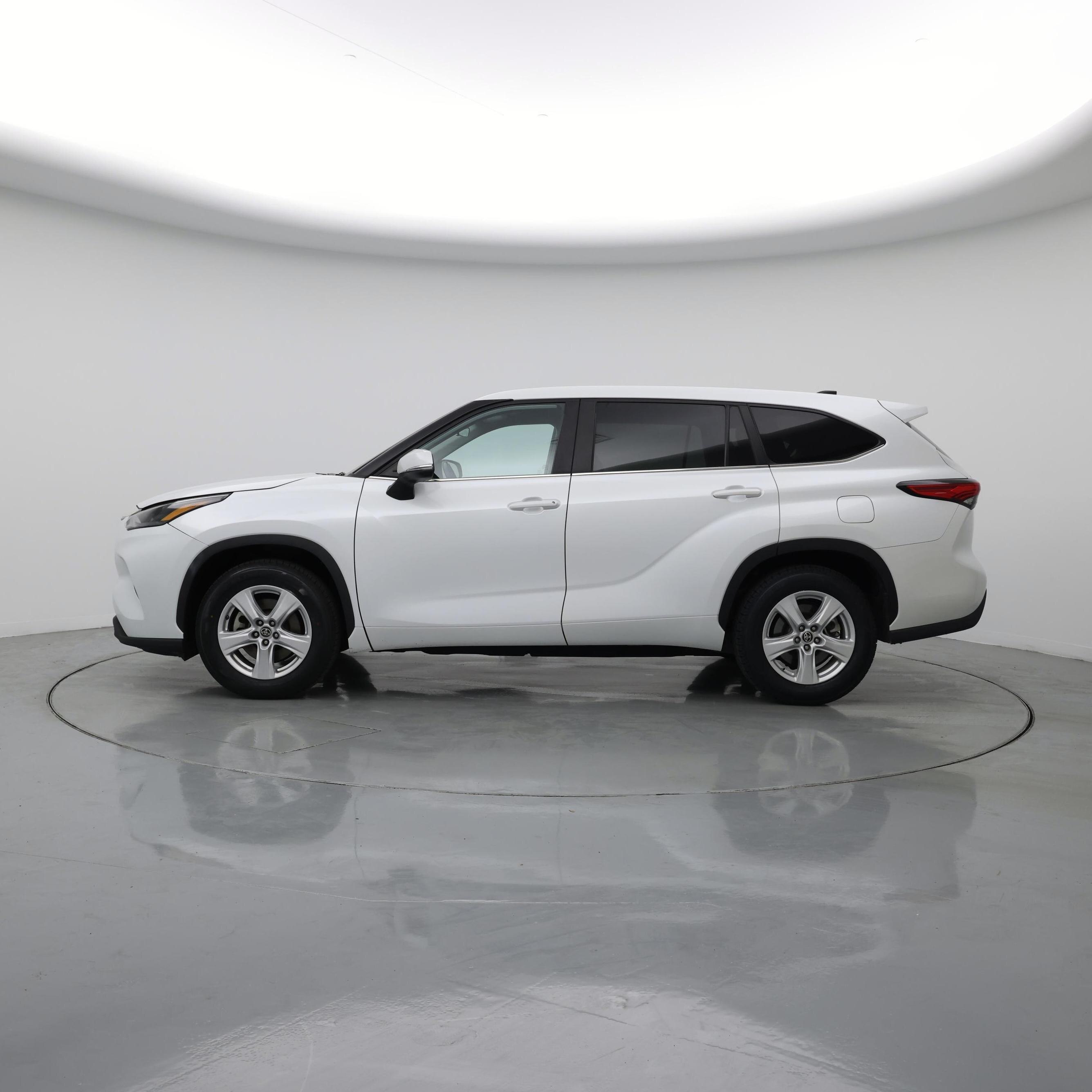 Thumbnail: 2023 Toyota Highlander - 3
