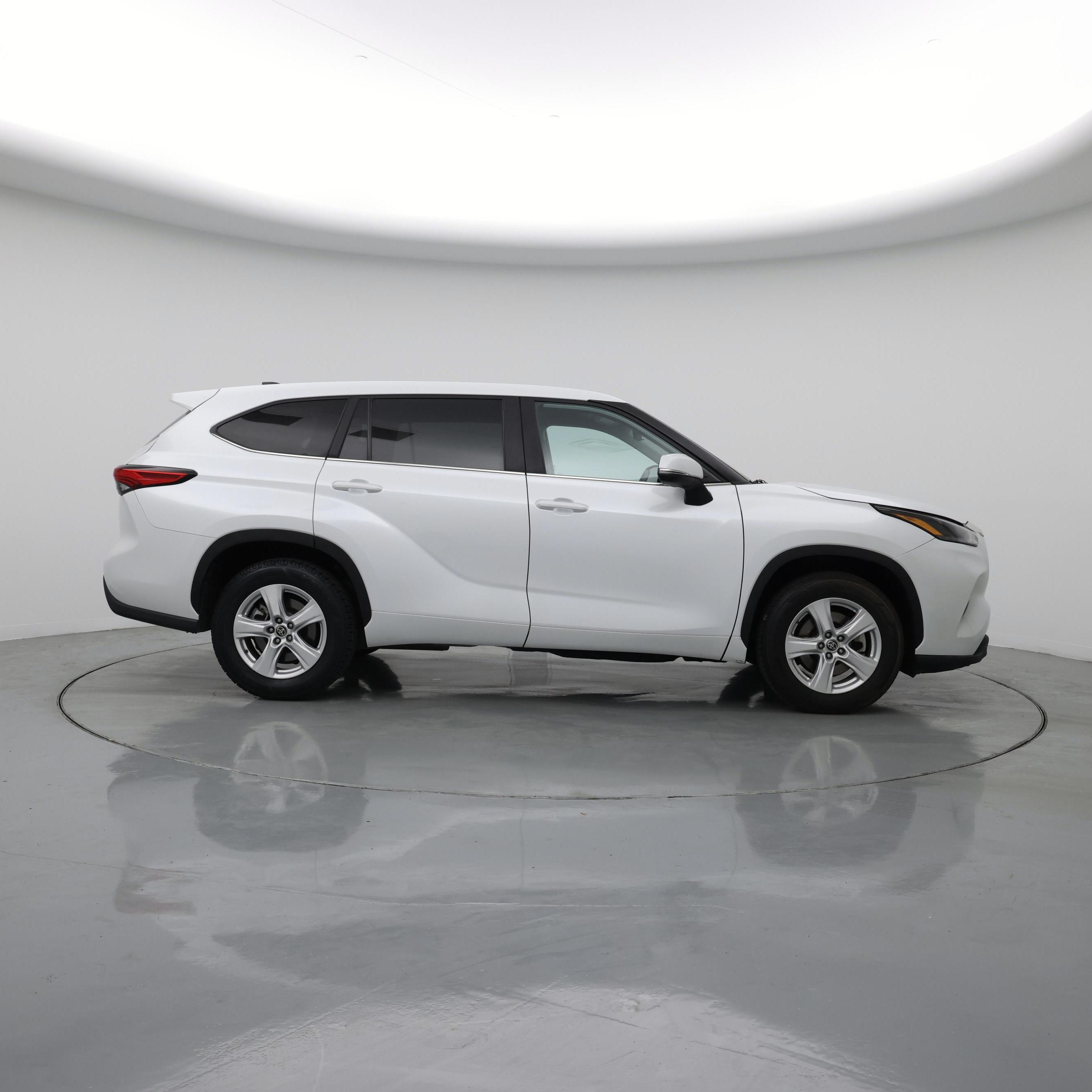 Thumbnail: 2023 Toyota Highlander - 7