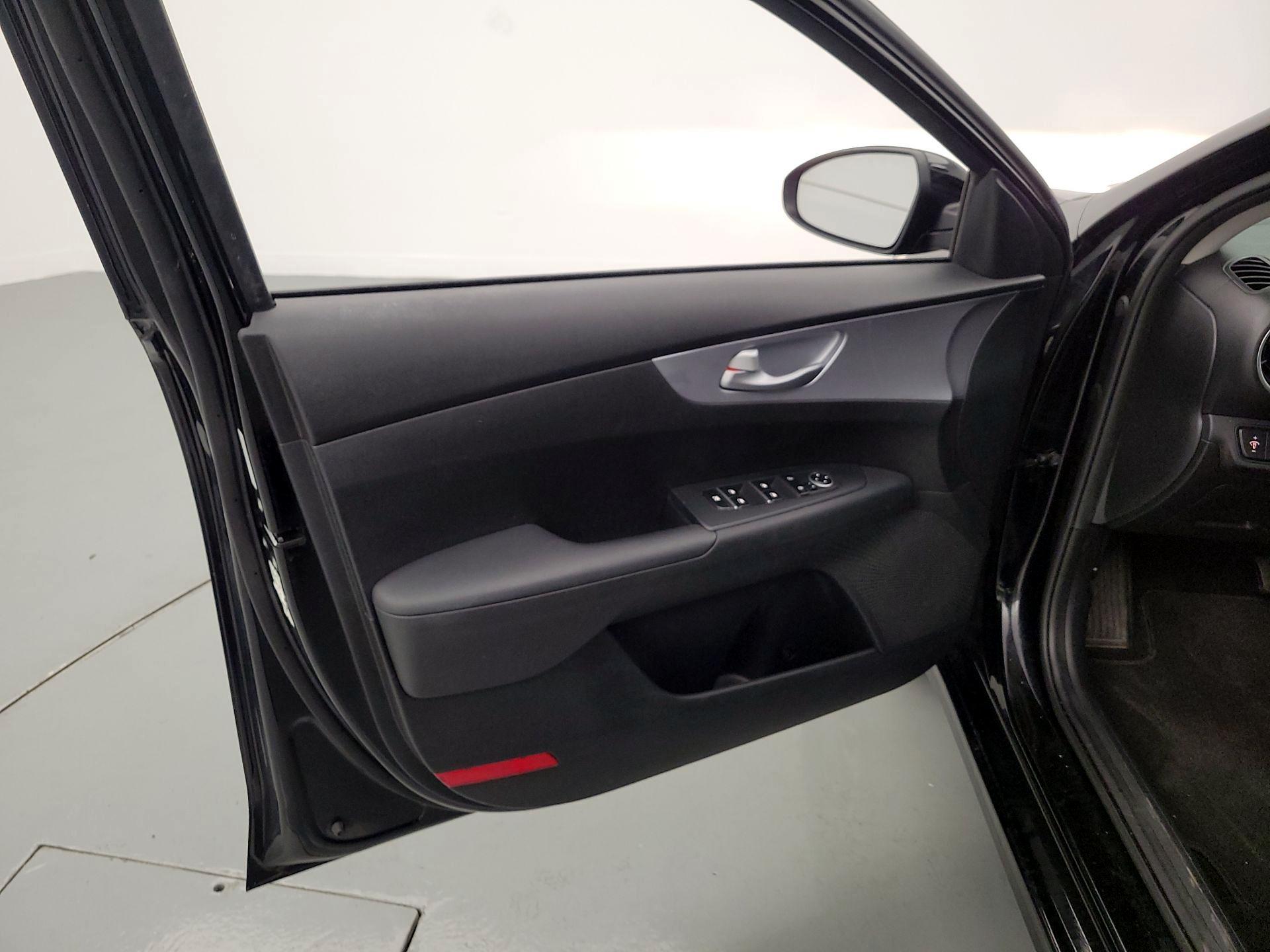 Thumbnail: 2023 Kia Forte - 12