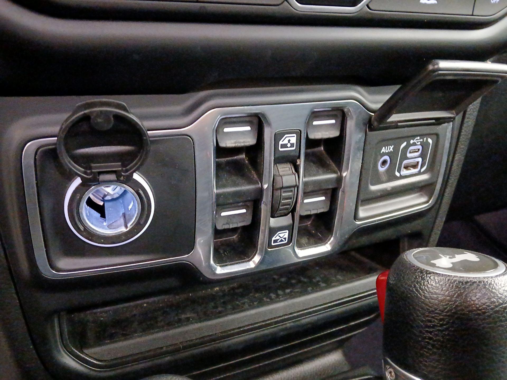 Thumbnail: 2021 Jeep Wrangler - 18