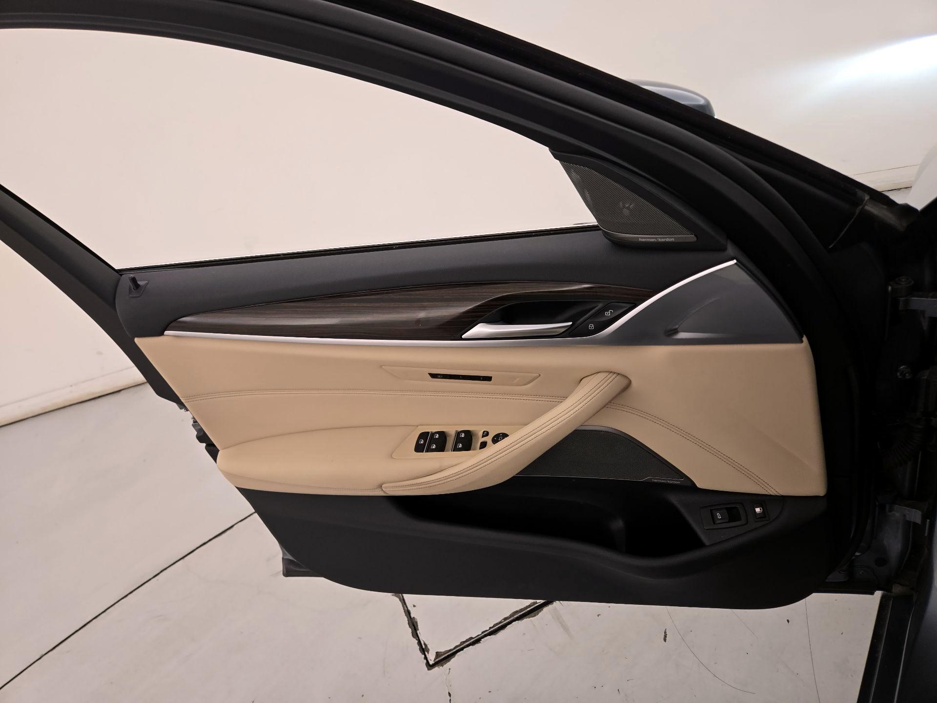 Thumbnail: 2021 BMW 5 Series - 12