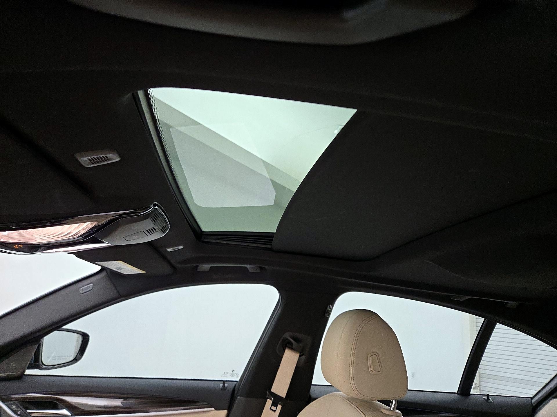 Thumbnail: 2021 BMW 5 Series - 20