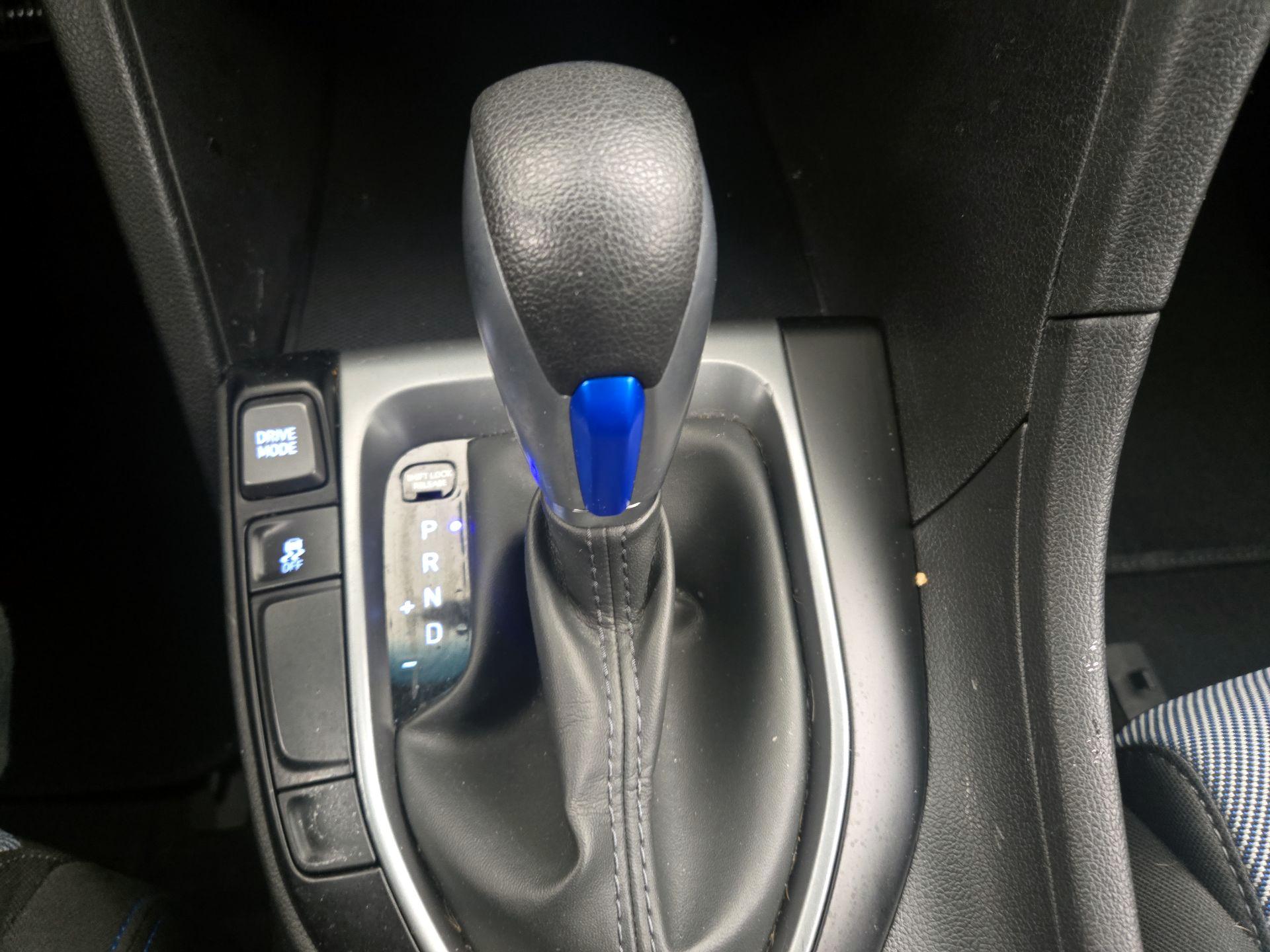 Thumbnail: 2020 Hyundai Veloster - 17