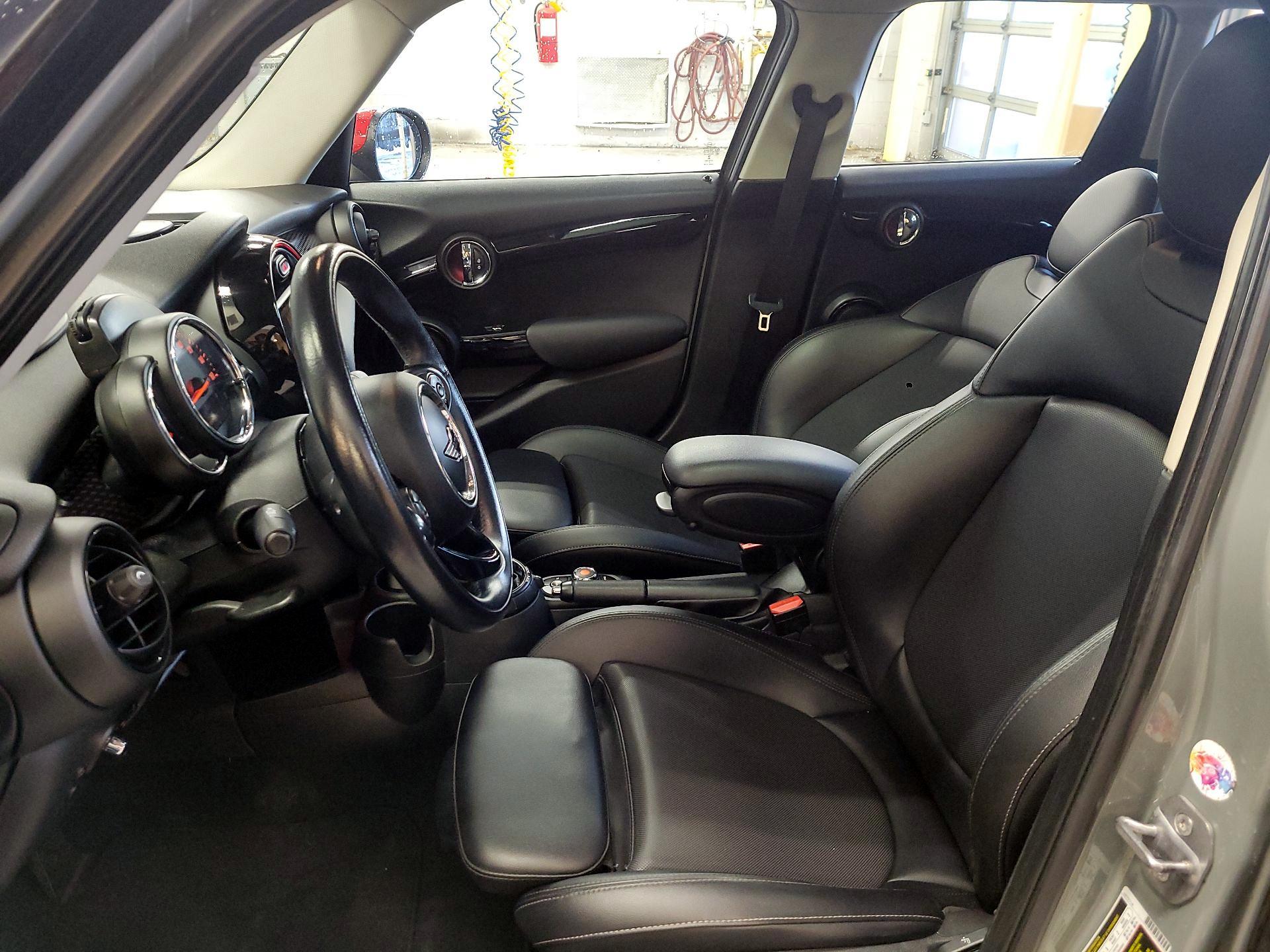 Thumbnail: 2016 MINI Cooper Hardtop - 9