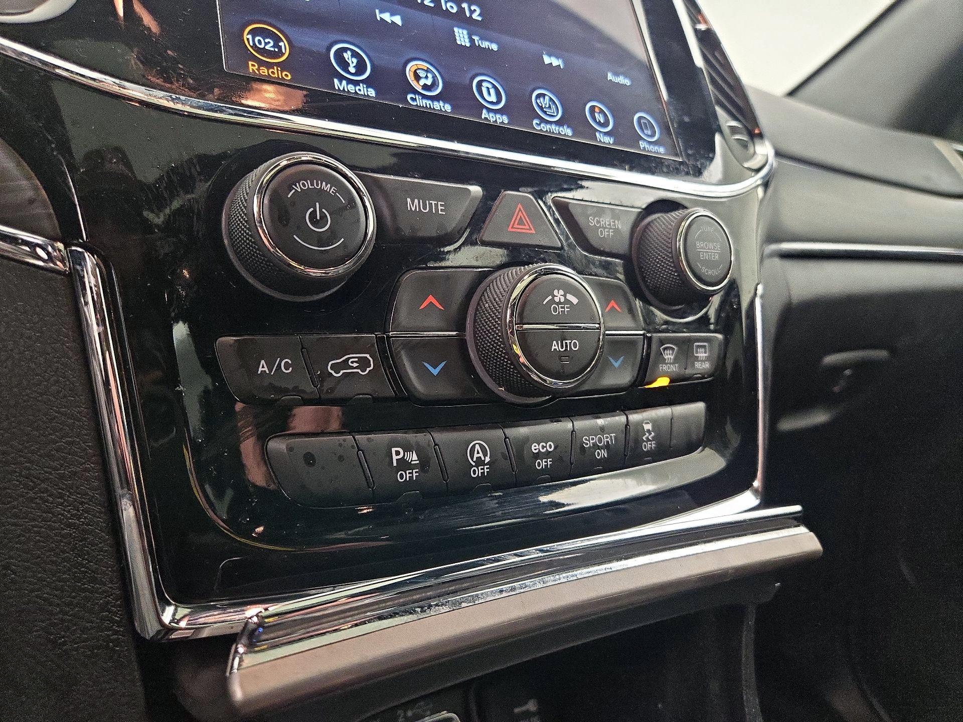 Thumbnail: 2019 Jeep Grand Cherokee - 16