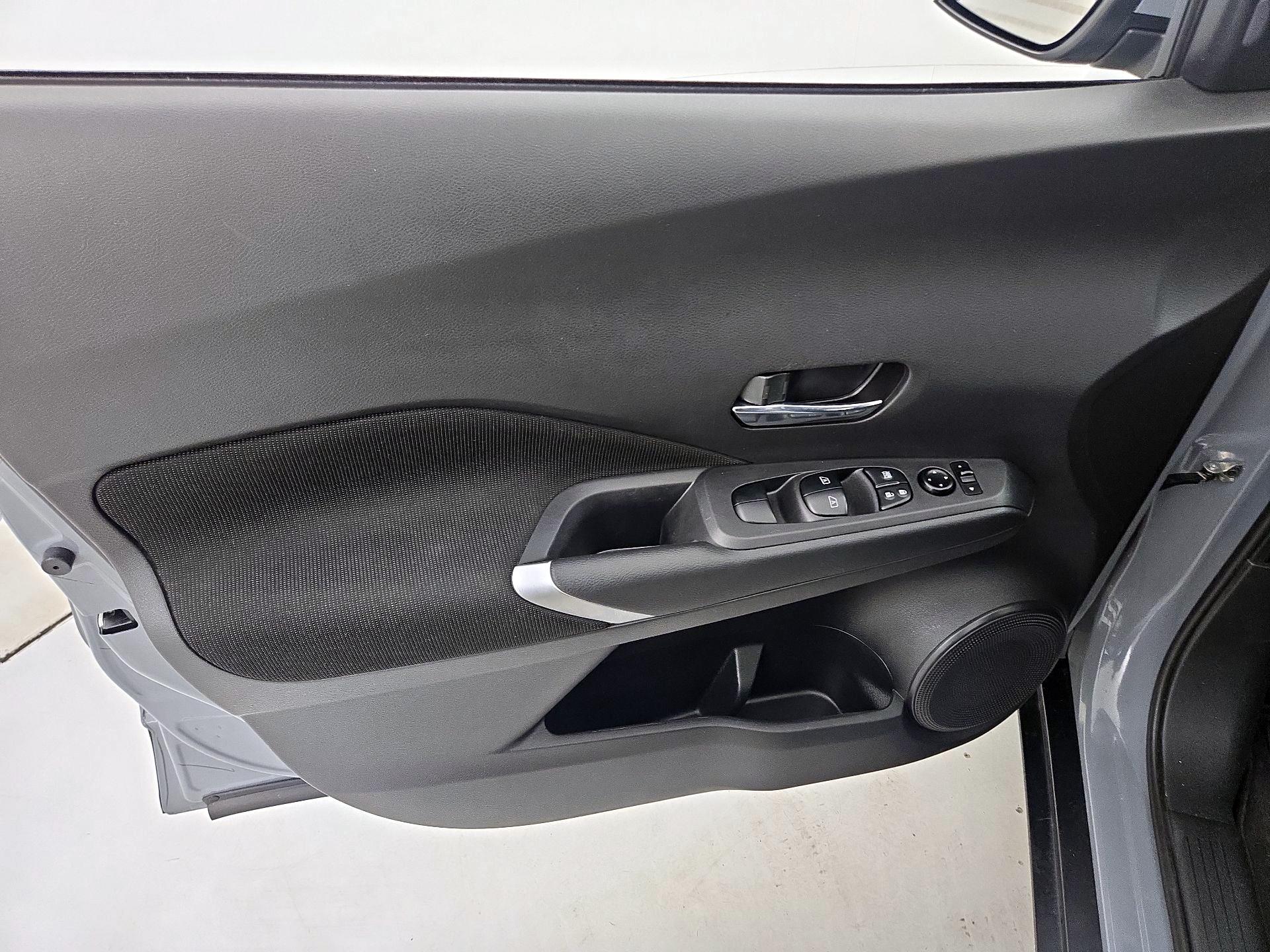 Thumbnail: 2023 Nissan Kicks - 12