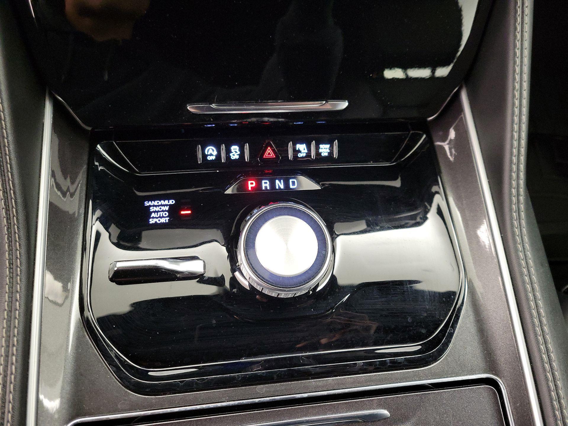 Thumbnail: 2024 Jeep Wagoneer - 18