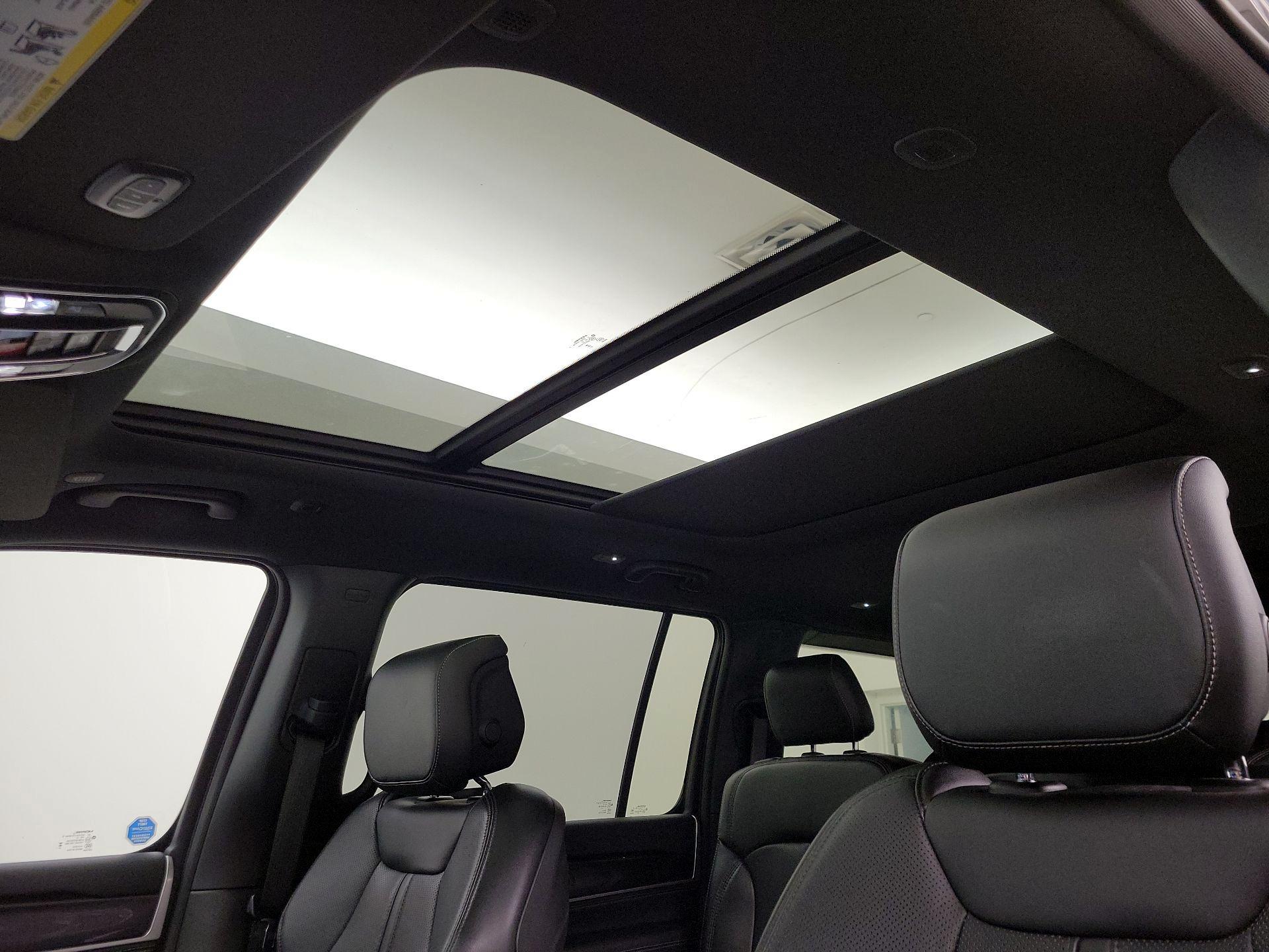 Thumbnail: 2024 Jeep Wagoneer - 20