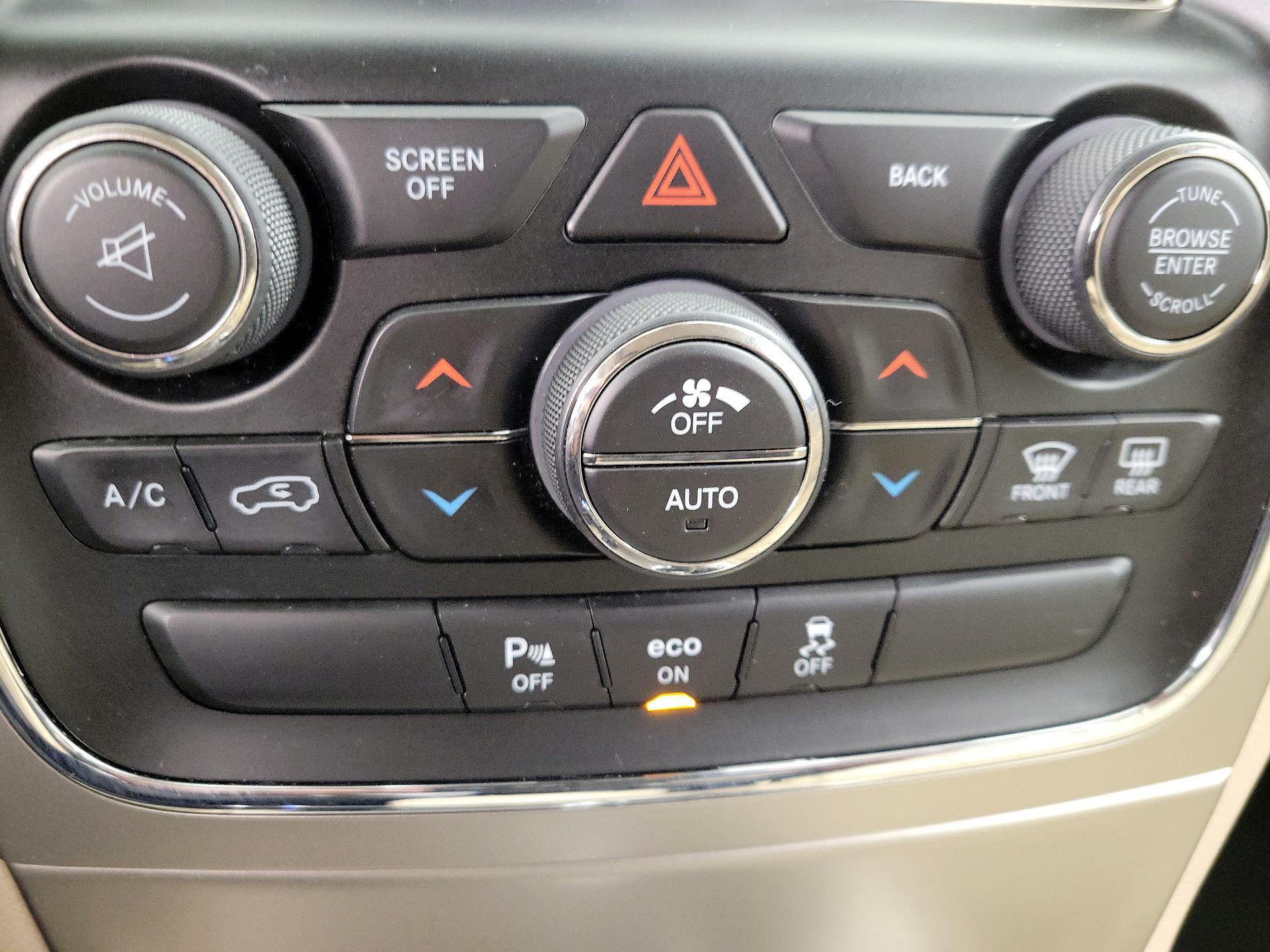 Thumbnail: 2014 Jeep Grand Cherokee - 16