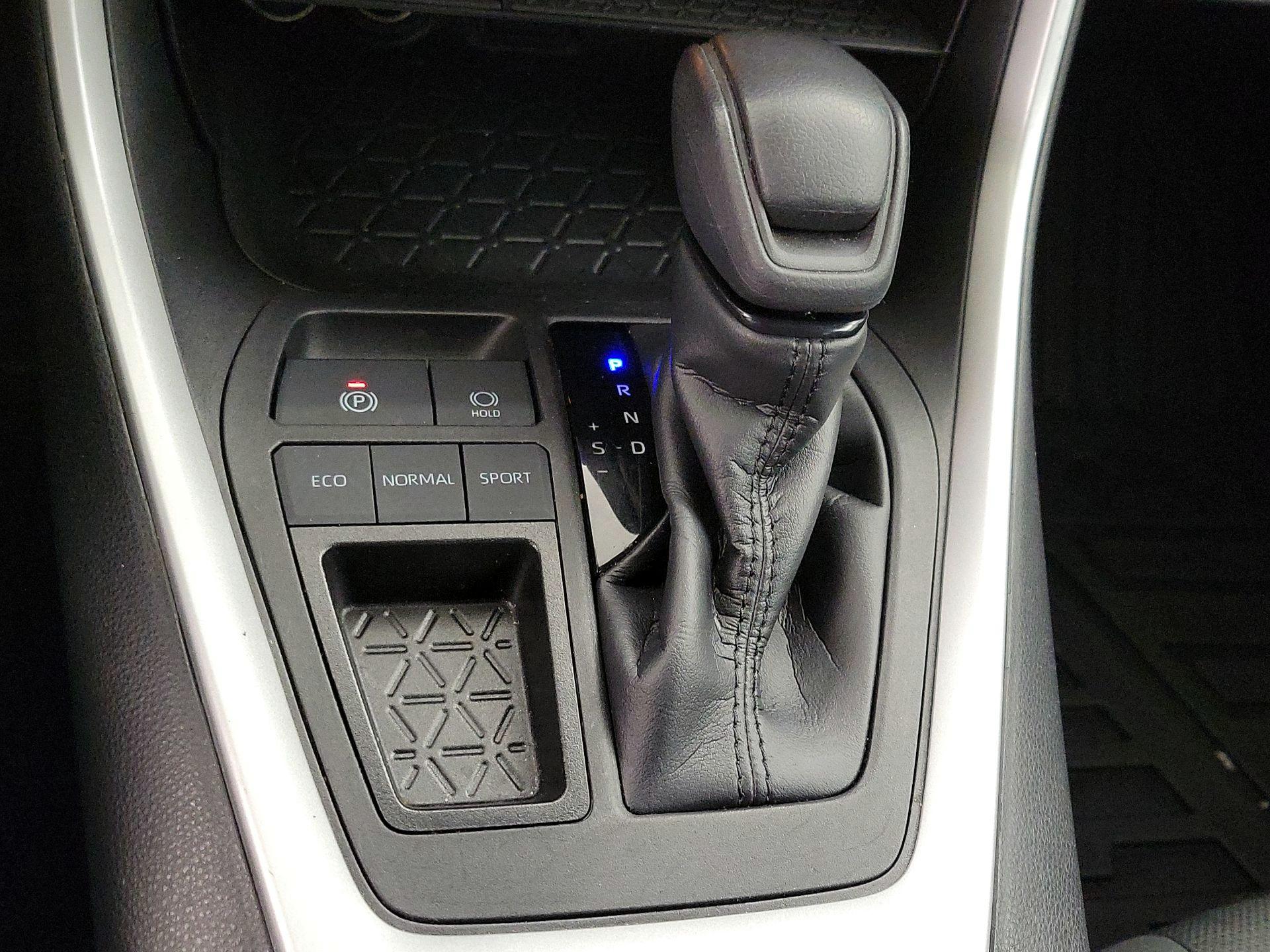 Thumbnail: 2023 Toyota RAV4 - 17