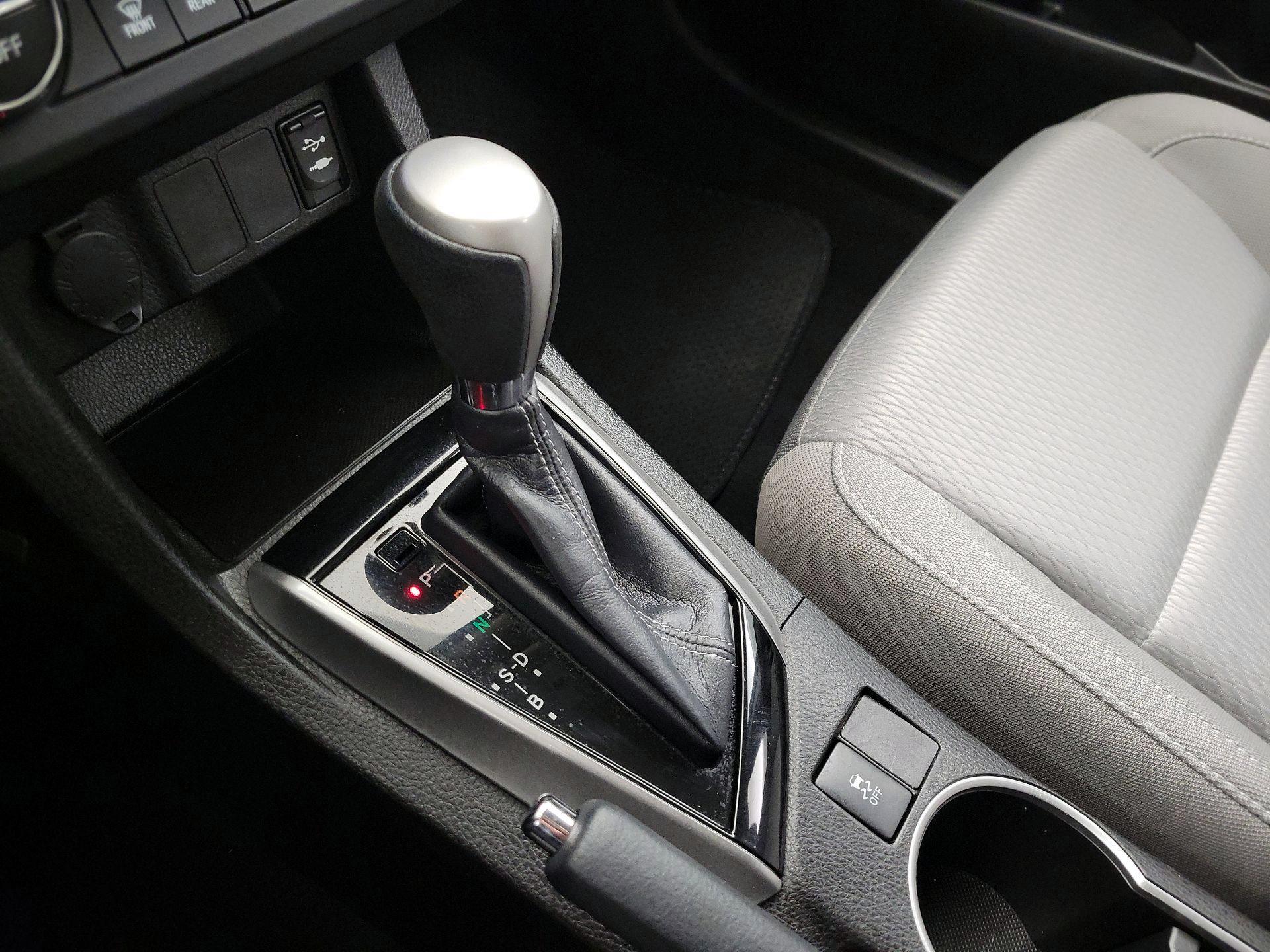 Thumbnail: 2015 Toyota Corolla - 17