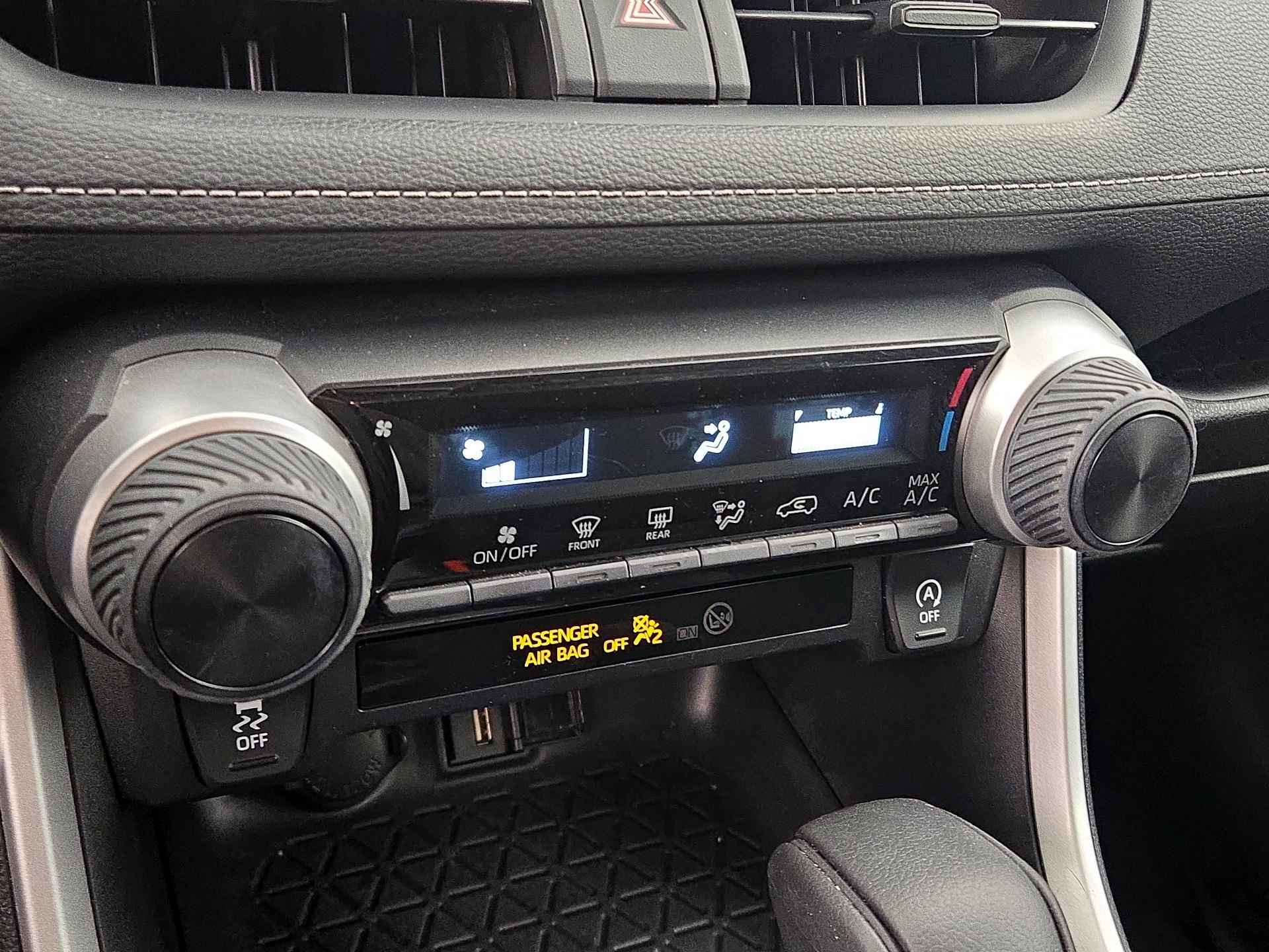 Thumbnail: 2021 Toyota RAV4 - 16