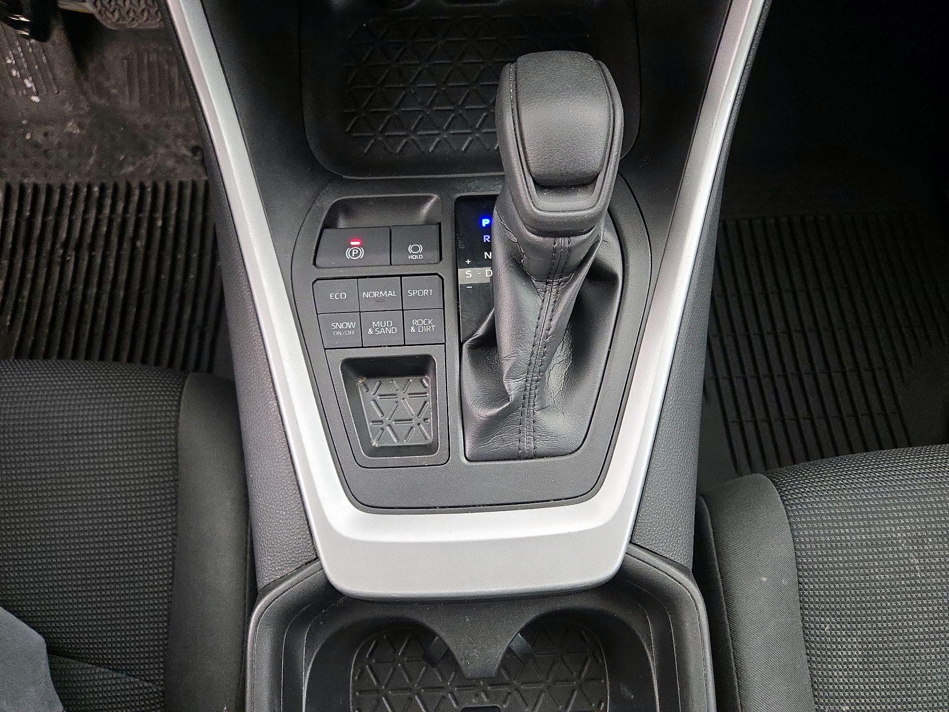 Thumbnail: 2021 Toyota RAV4 - 17