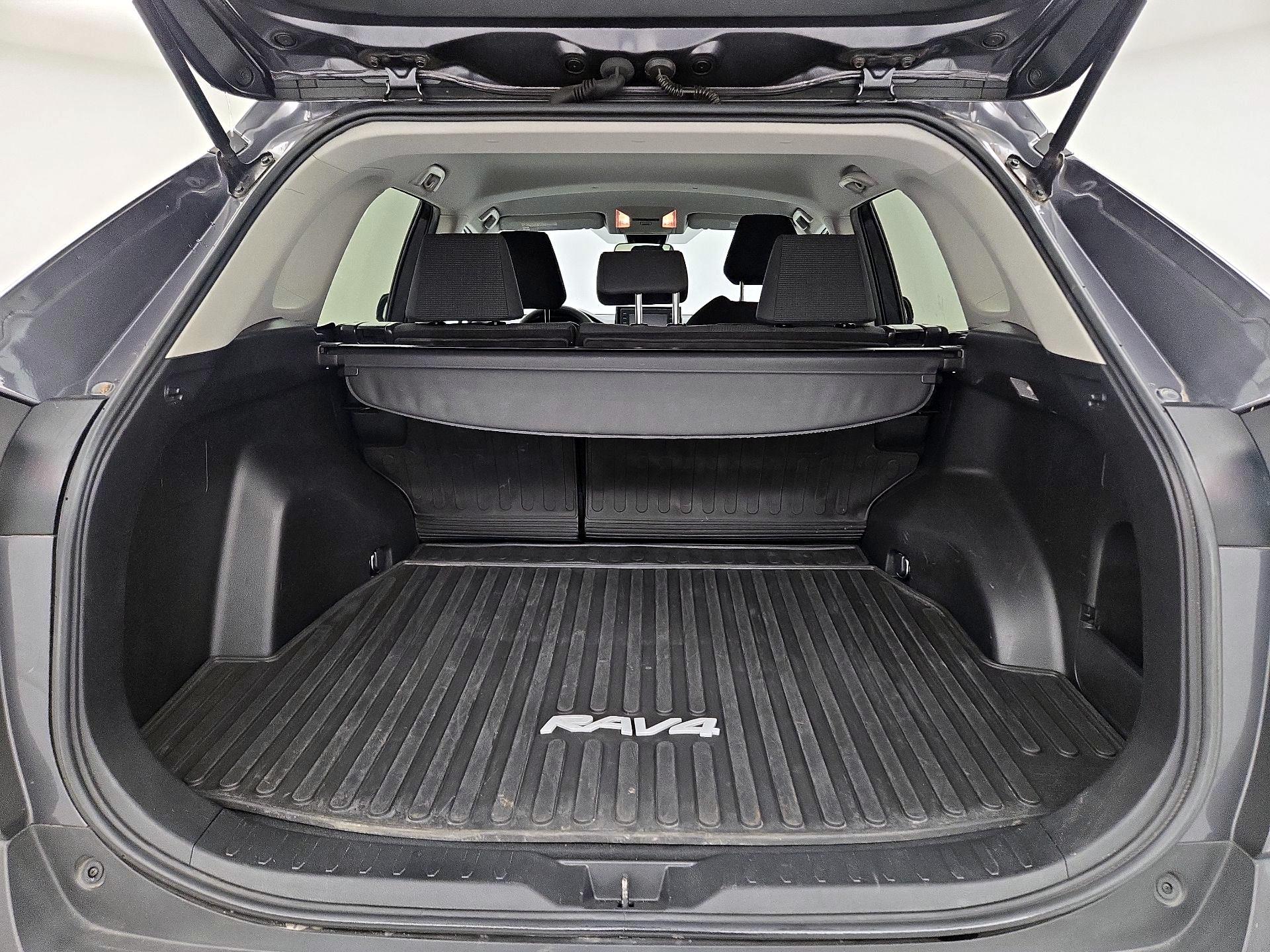 Thumbnail: 2021 Toyota RAV4 - 20