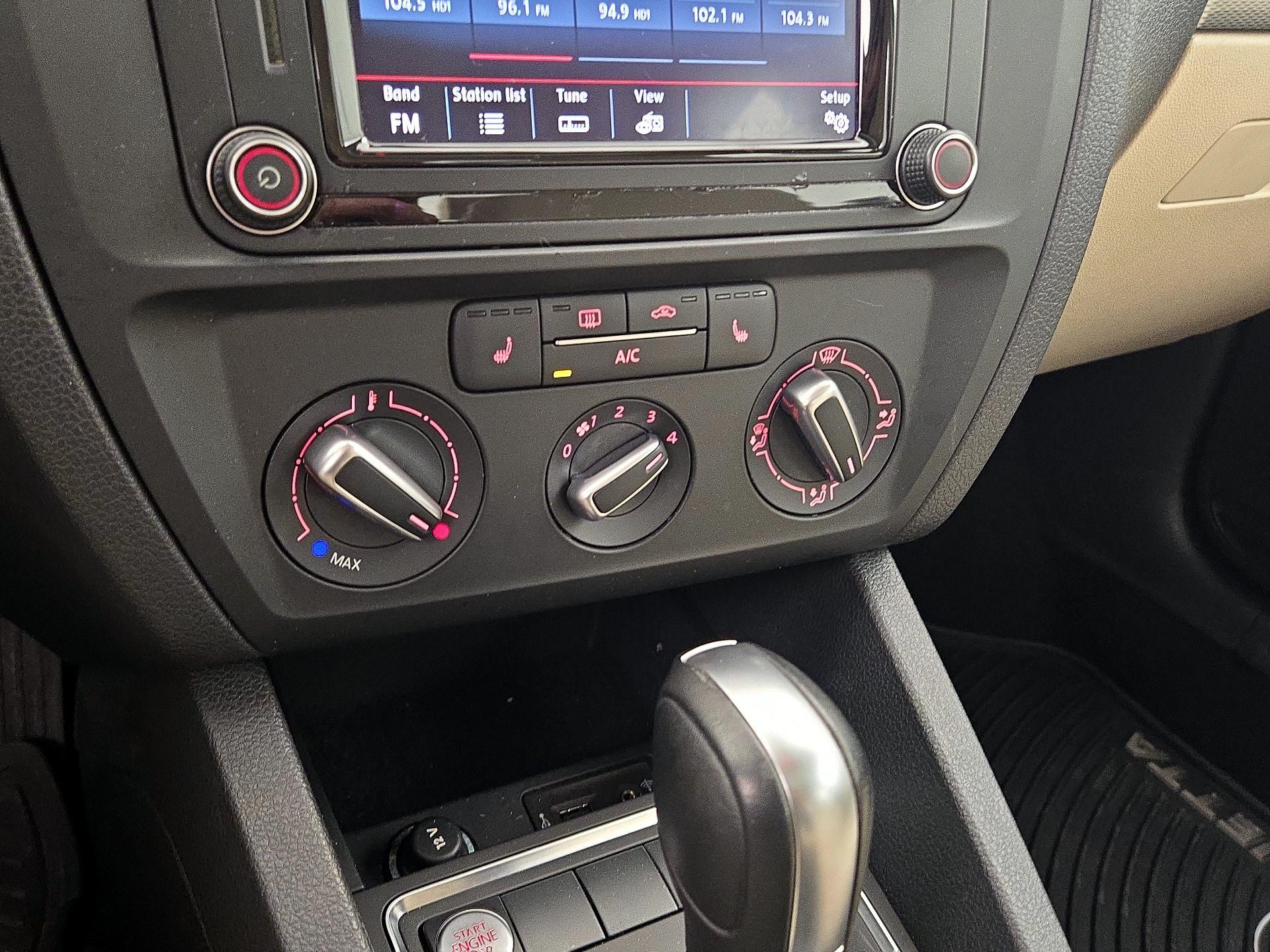 Thumbnail: 2017 Volkswagen Jetta - 16