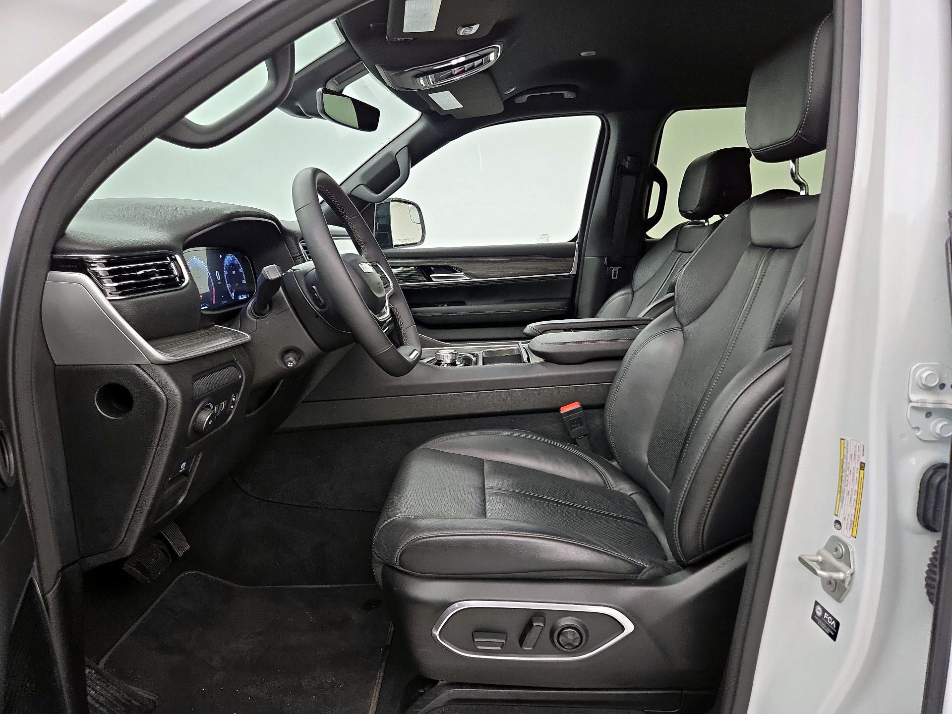Thumbnail: 2024 Jeep Wagoneer - 11