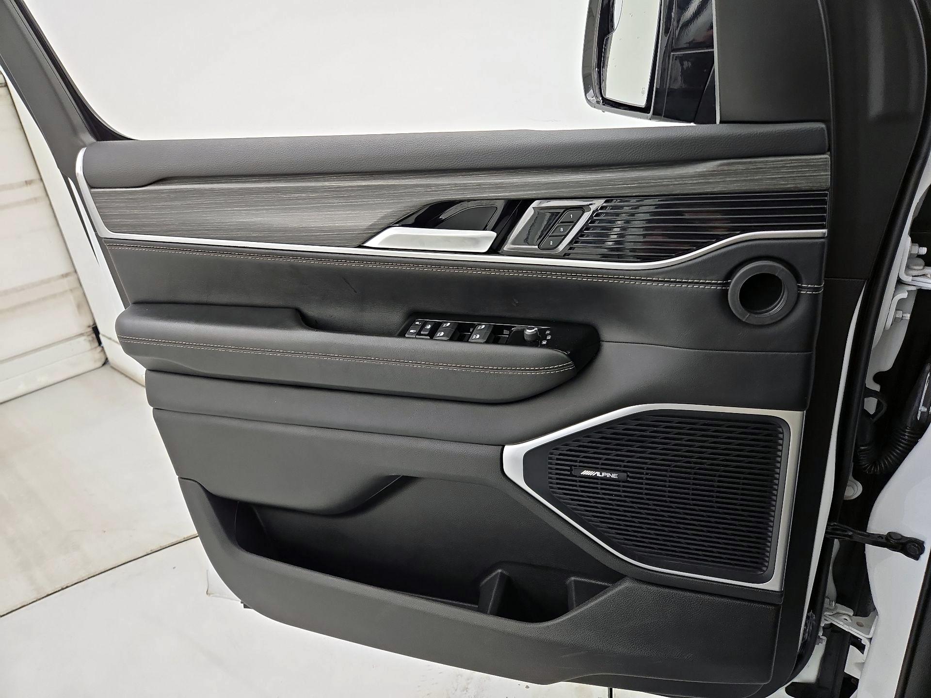 Thumbnail: 2024 Jeep Wagoneer - 12