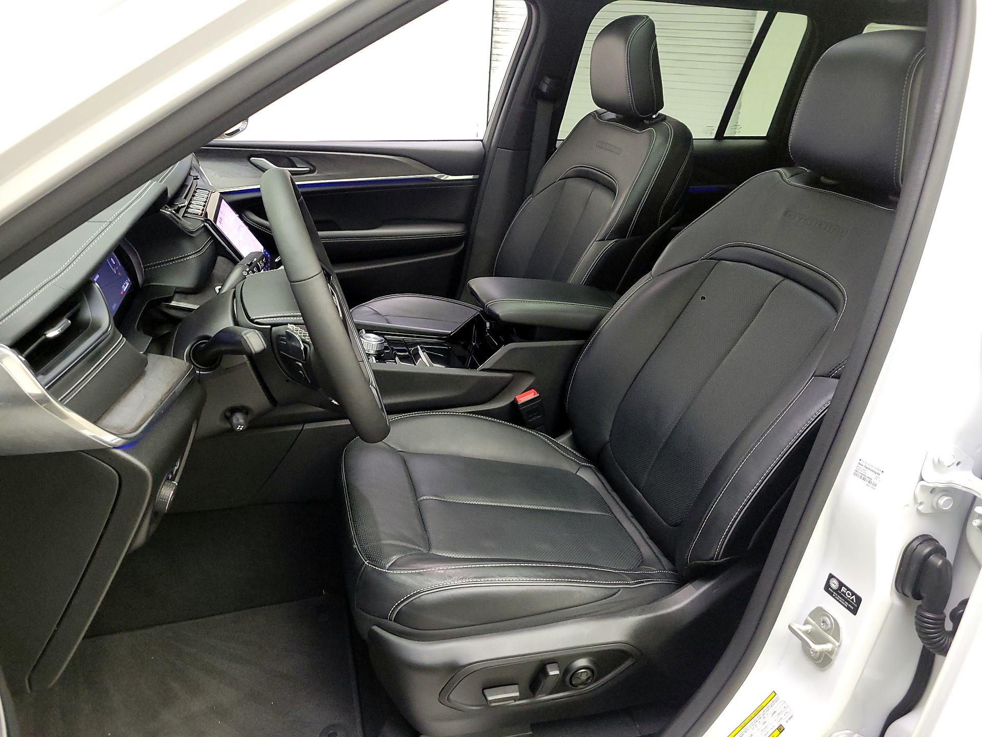 Thumbnail: 2024 Jeep Grand Cherokee - 11