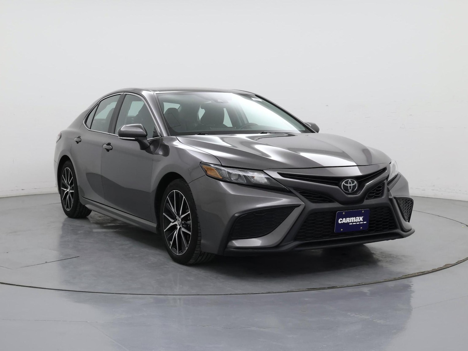 2023 Toyota Camry SE - Photo 2