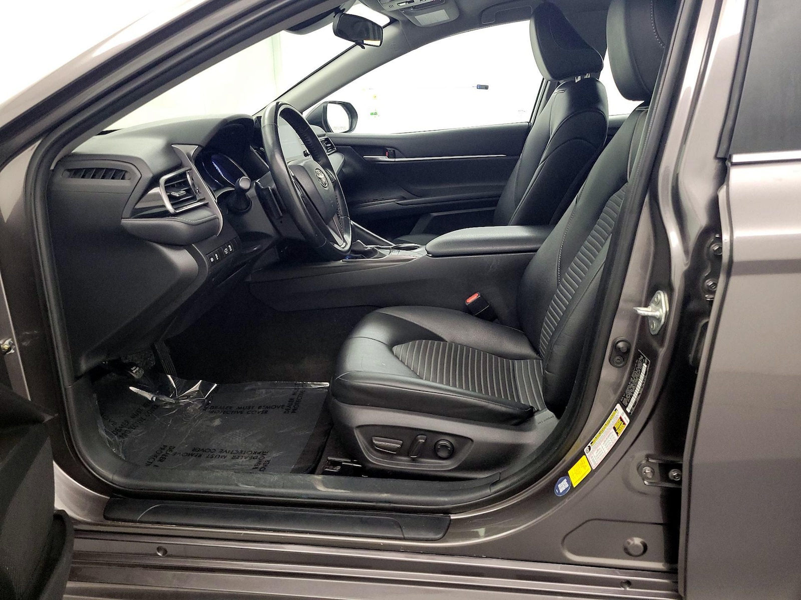 2023 Toyota Camry SE - Photo 12