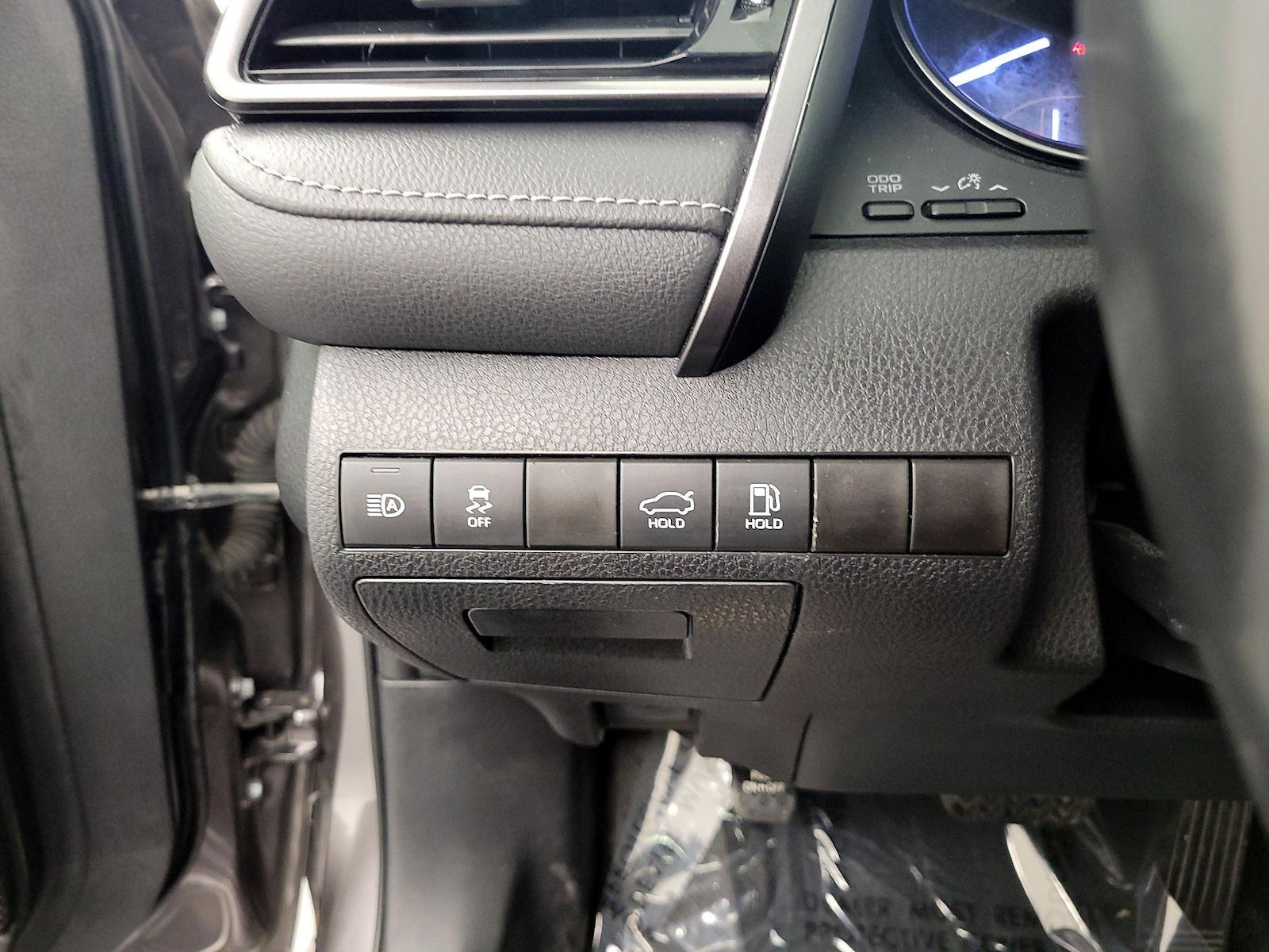2023 Toyota Camry SE - Photo 14