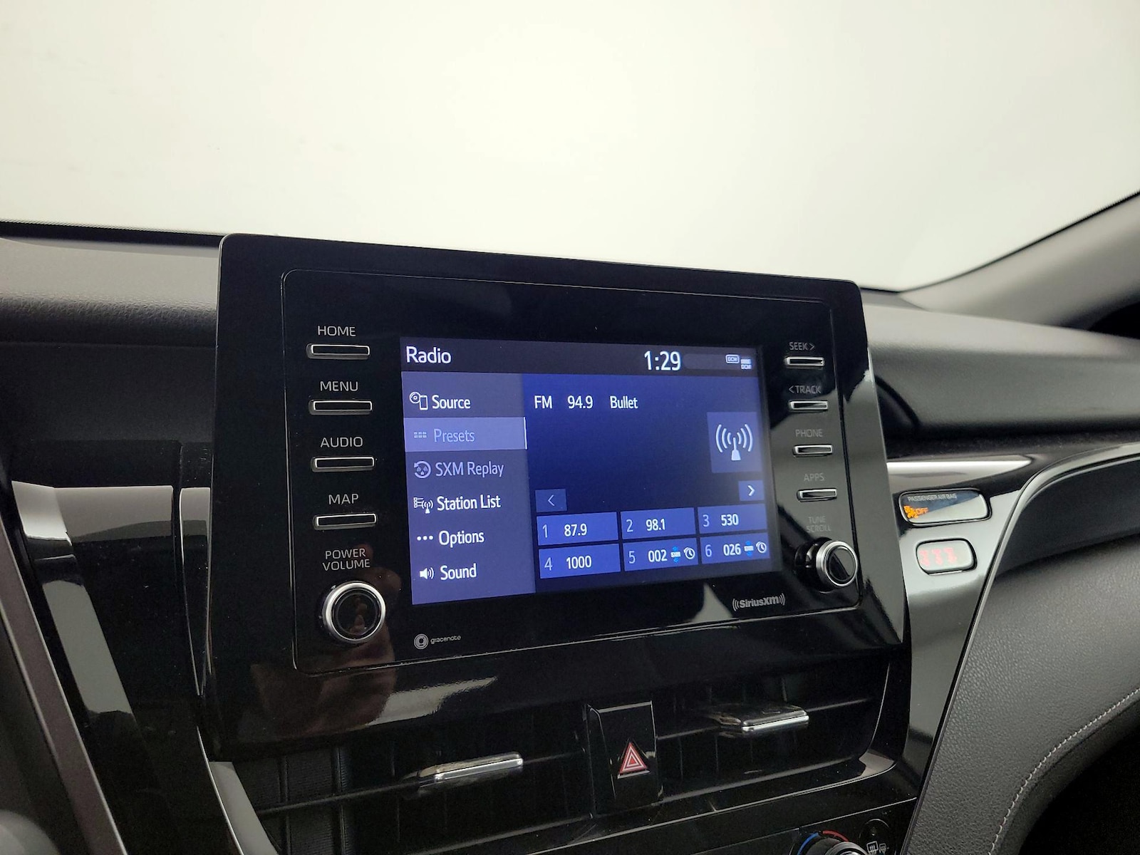 2023 Toyota Camry SE - Photo 16