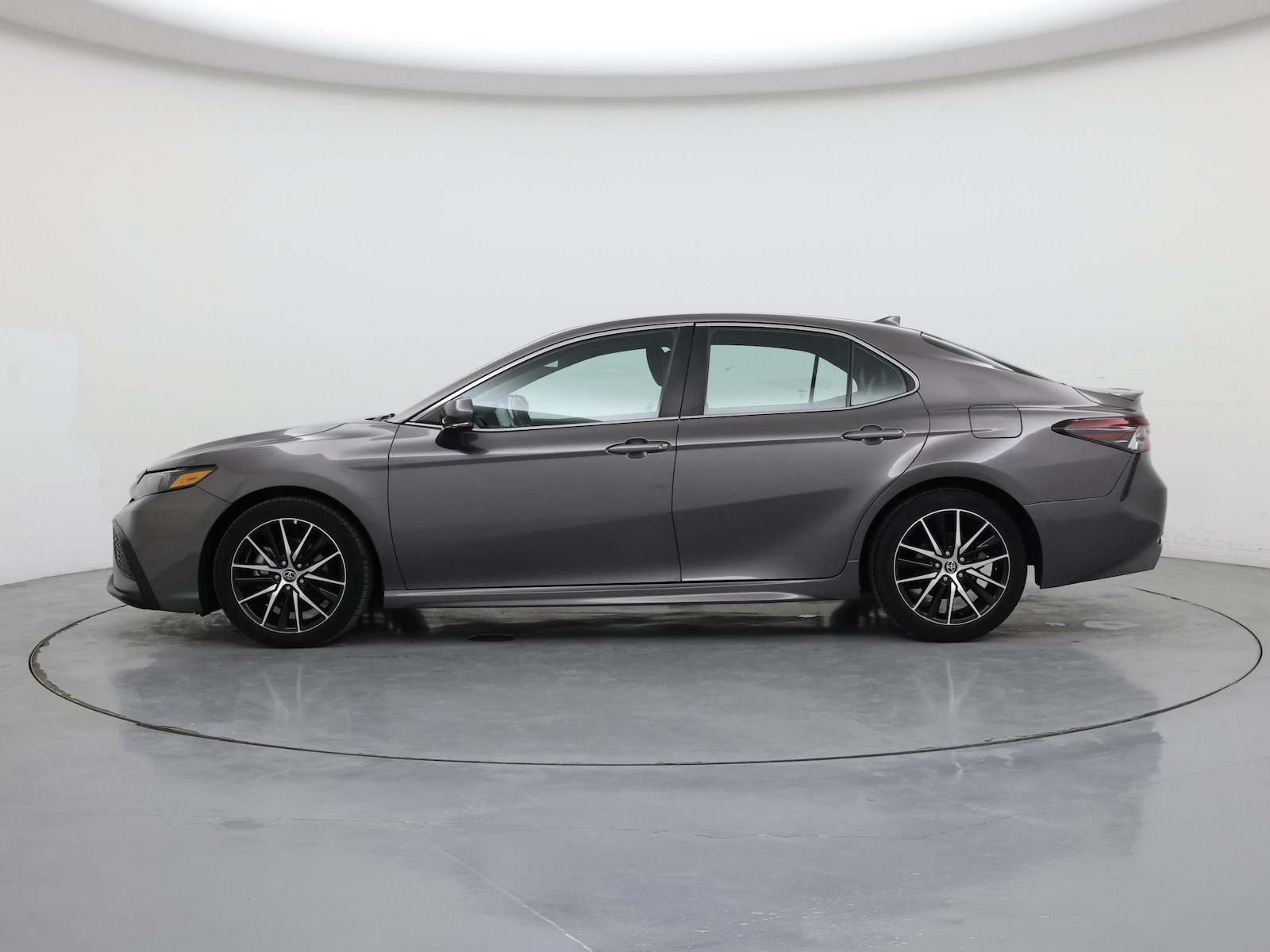 2023 Toyota Camry SE - Photo 4