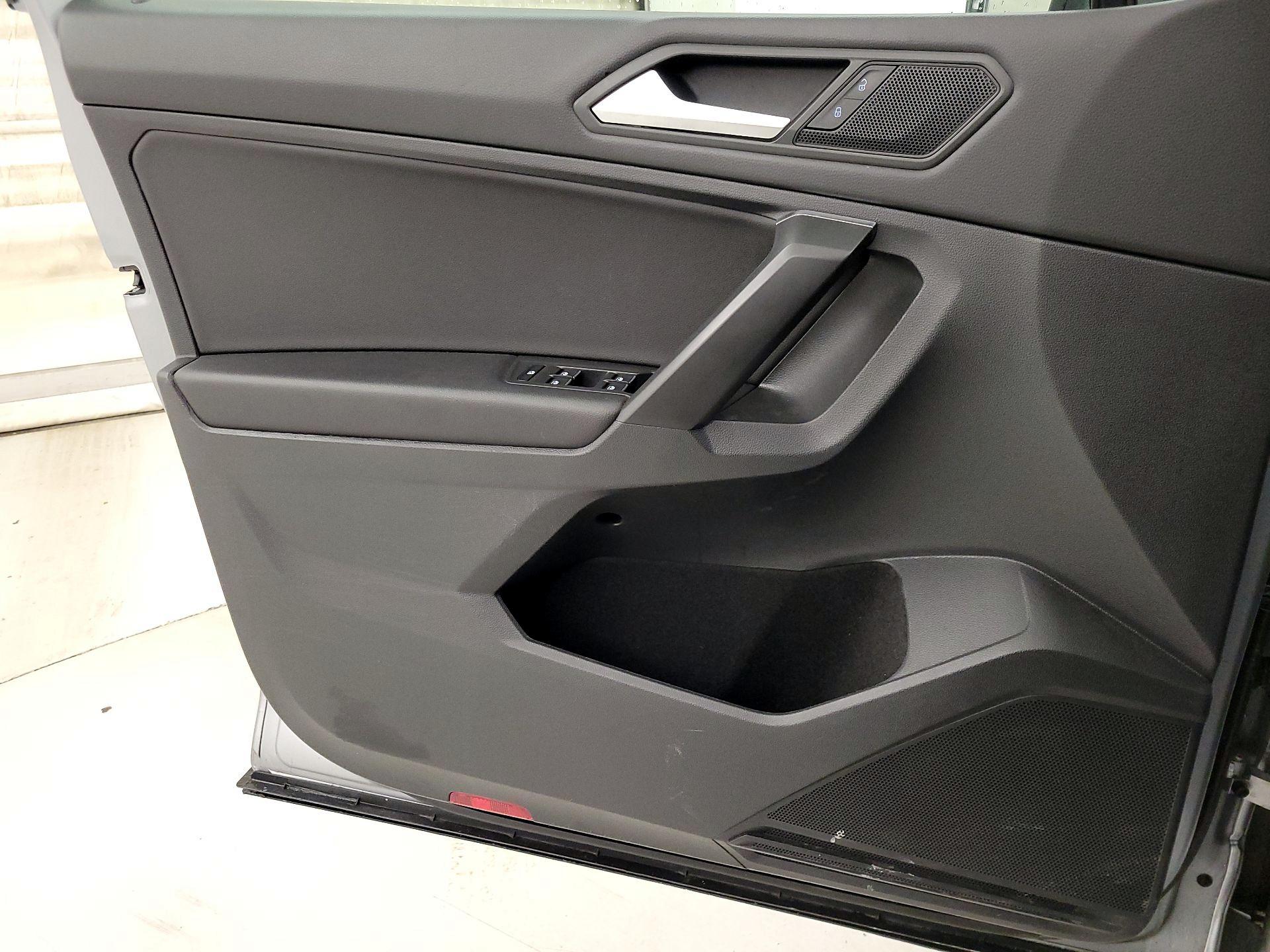 Thumbnail: 2021 Volkswagen Tiguan - 12