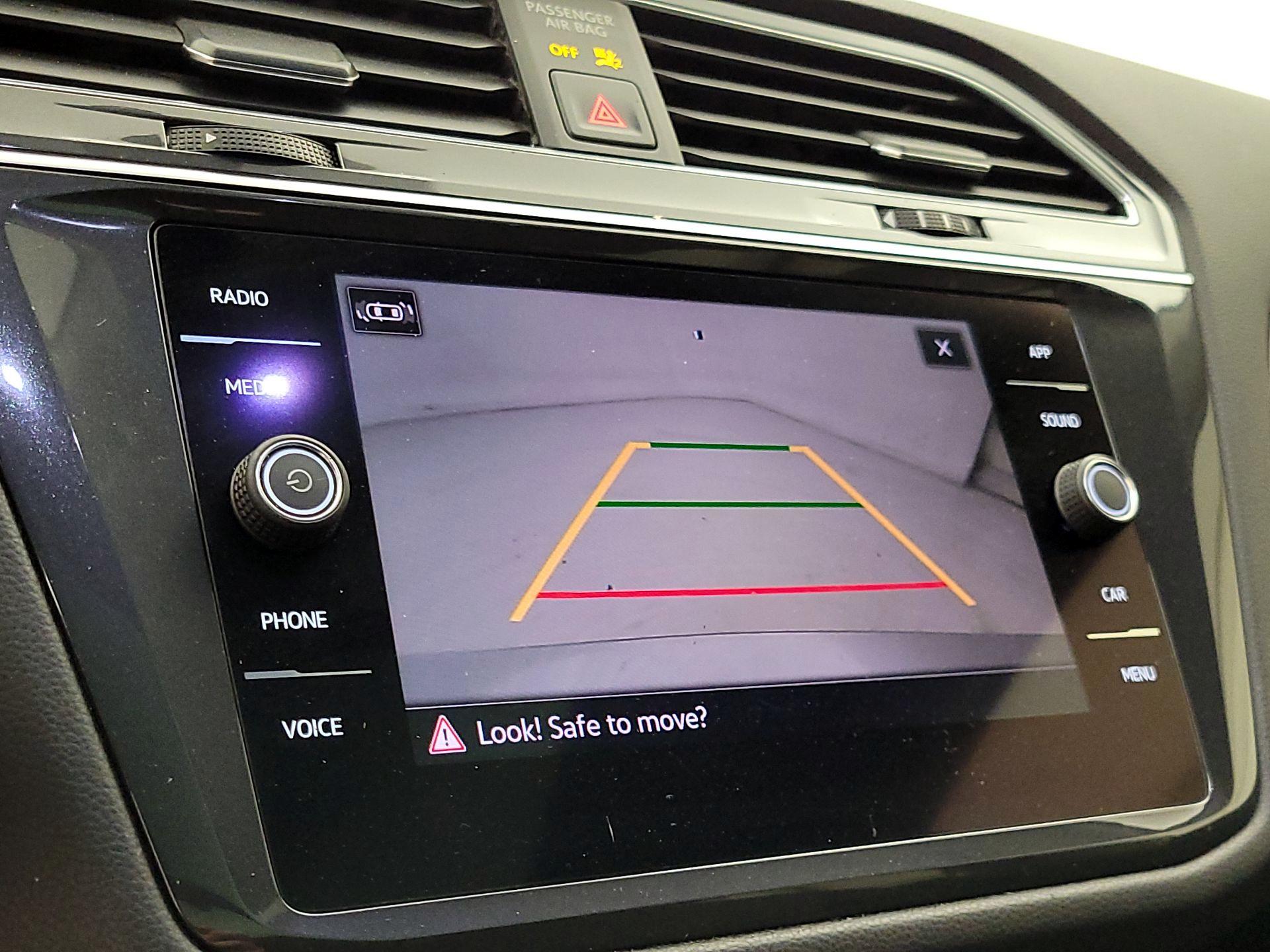 Thumbnail: 2021 Volkswagen Tiguan - 14