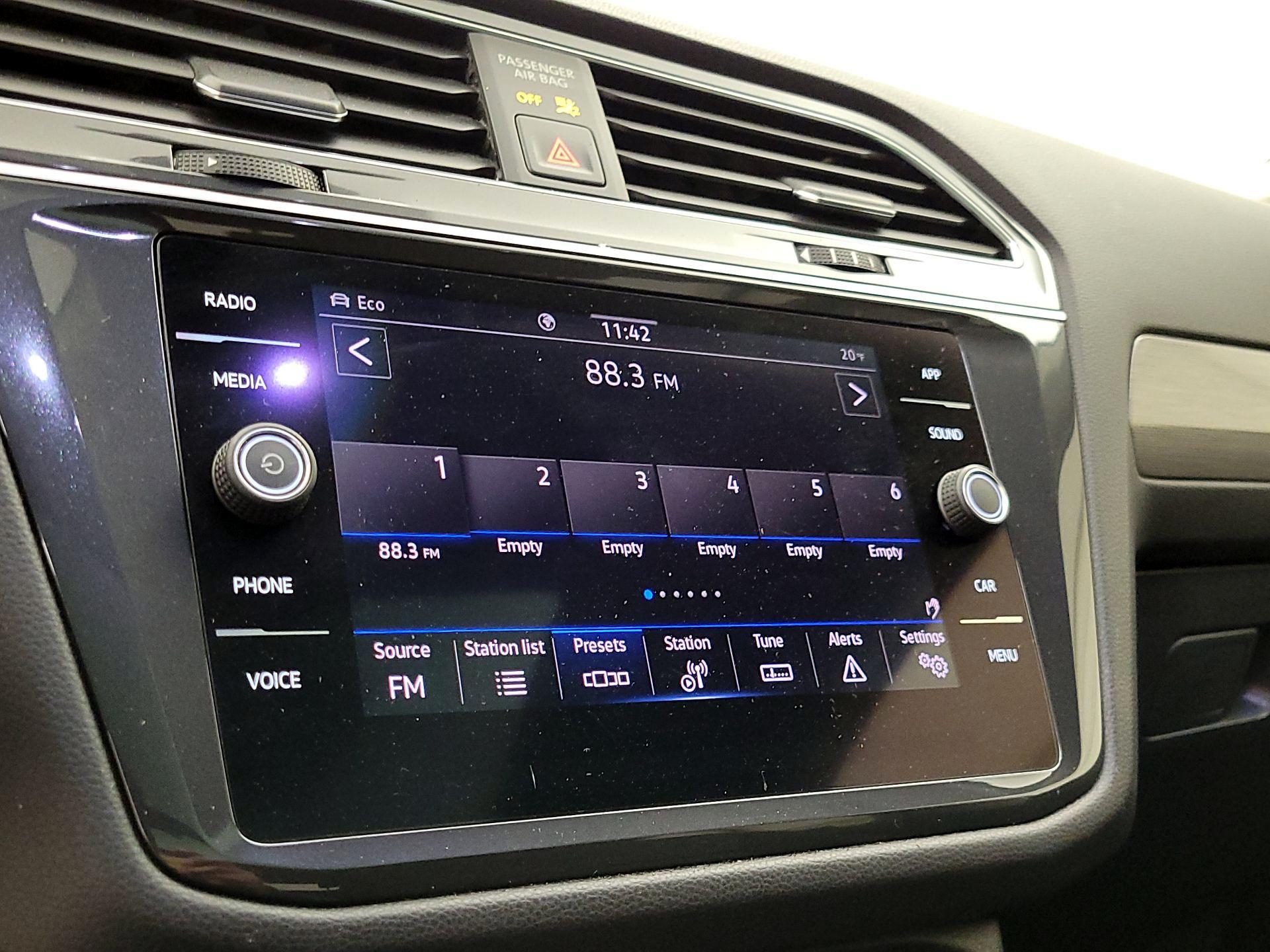 Thumbnail: 2021 Volkswagen Tiguan - 15