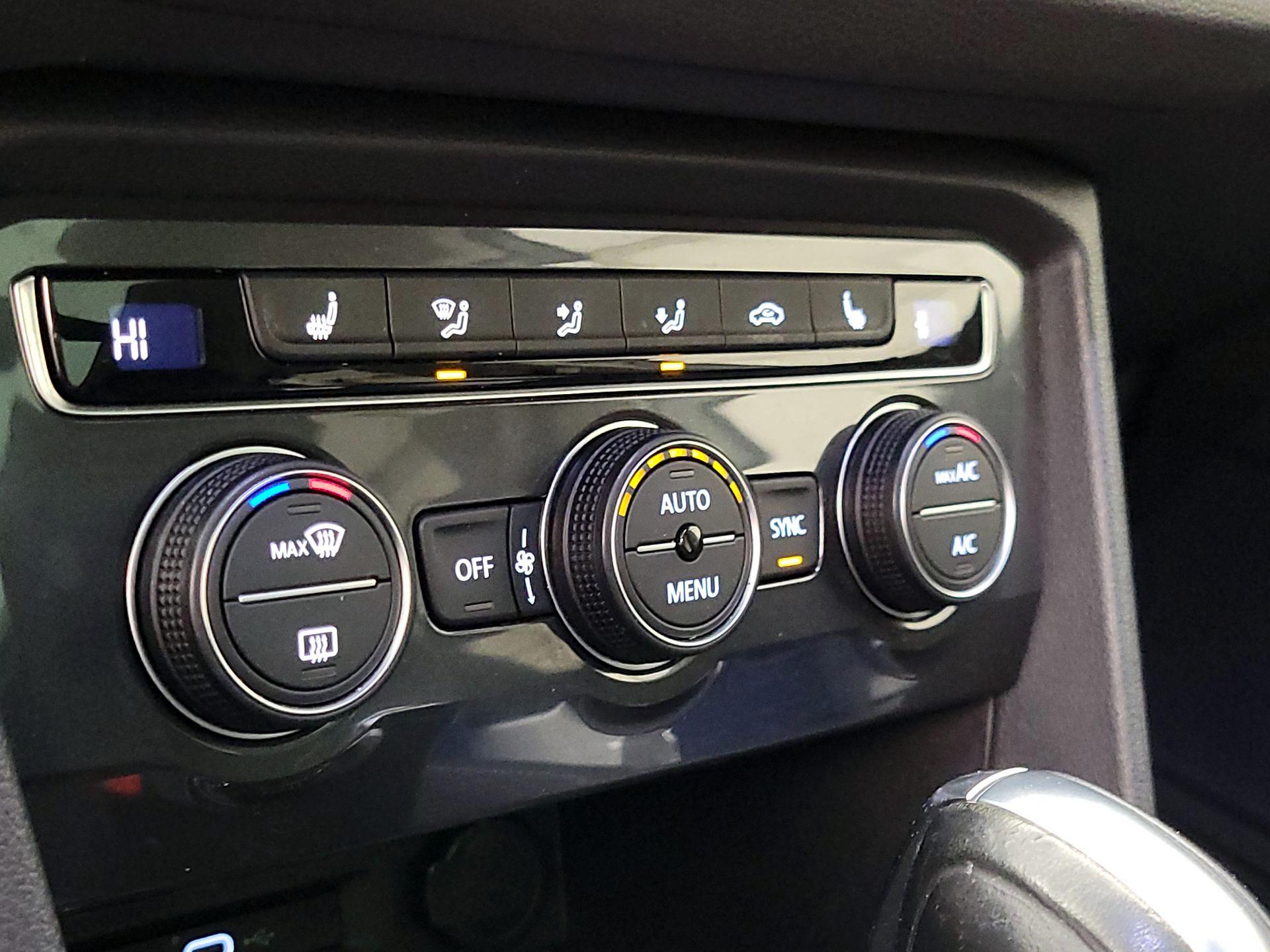 Thumbnail: 2021 Volkswagen Tiguan - 16